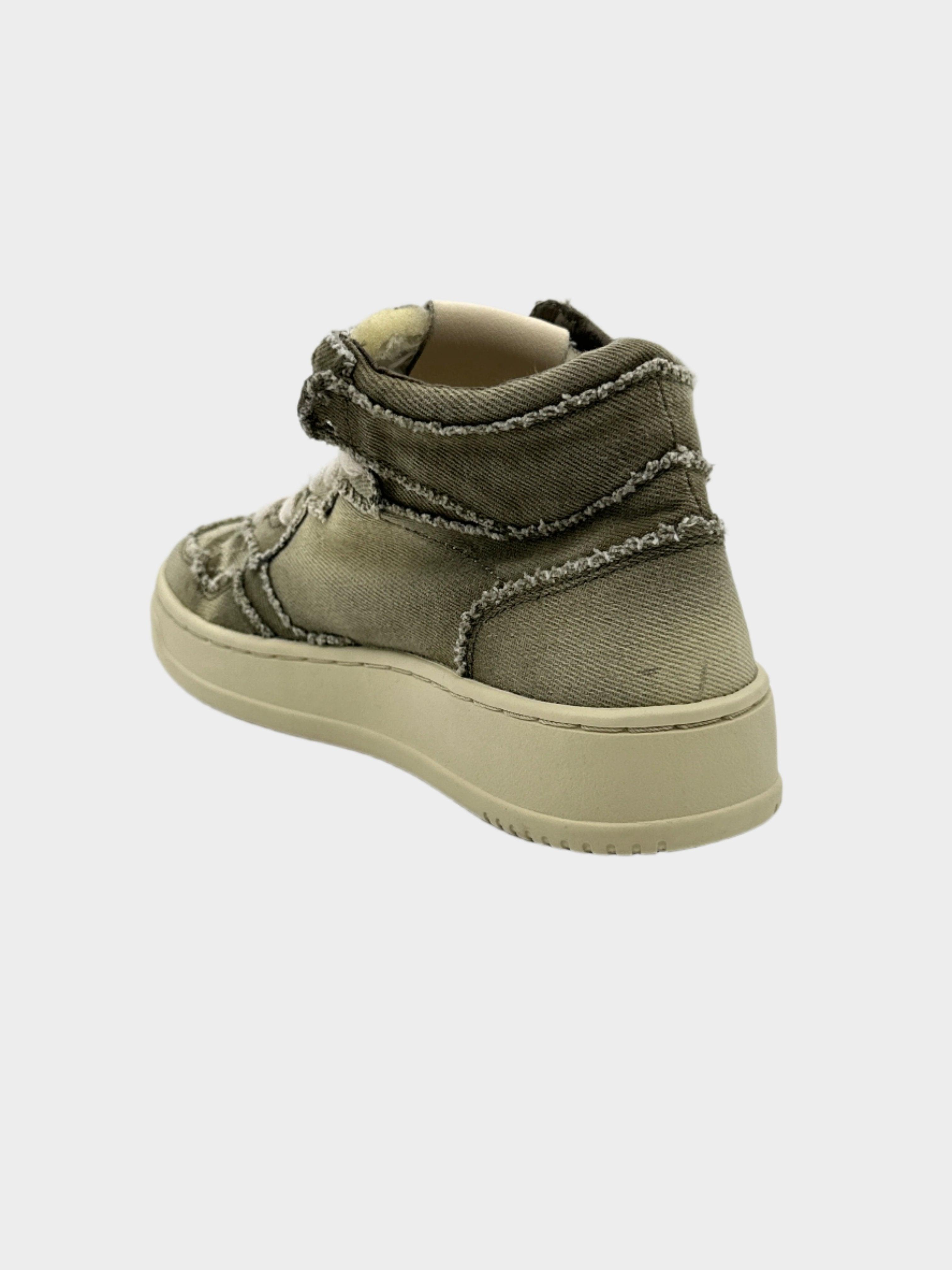 Mid Sneakers