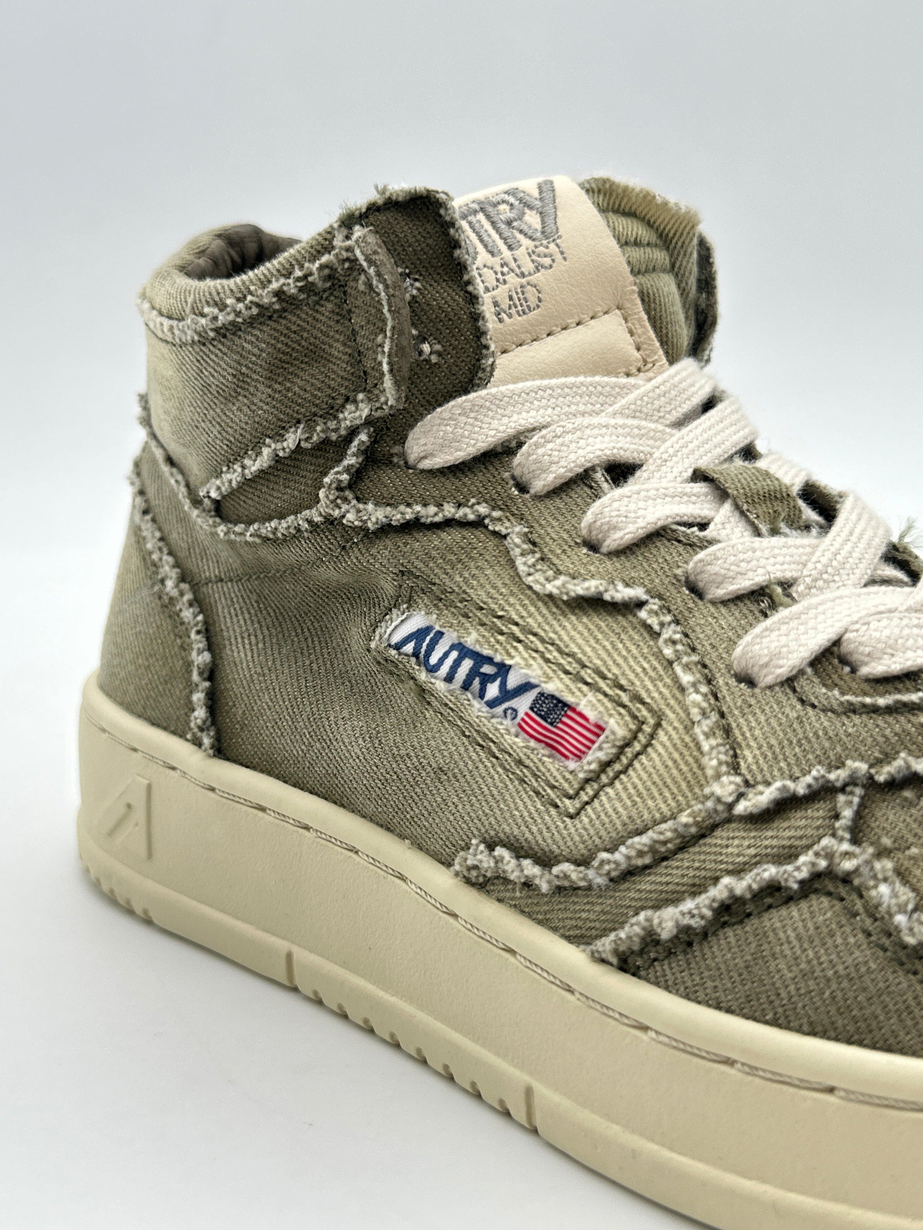Mid Sneakers