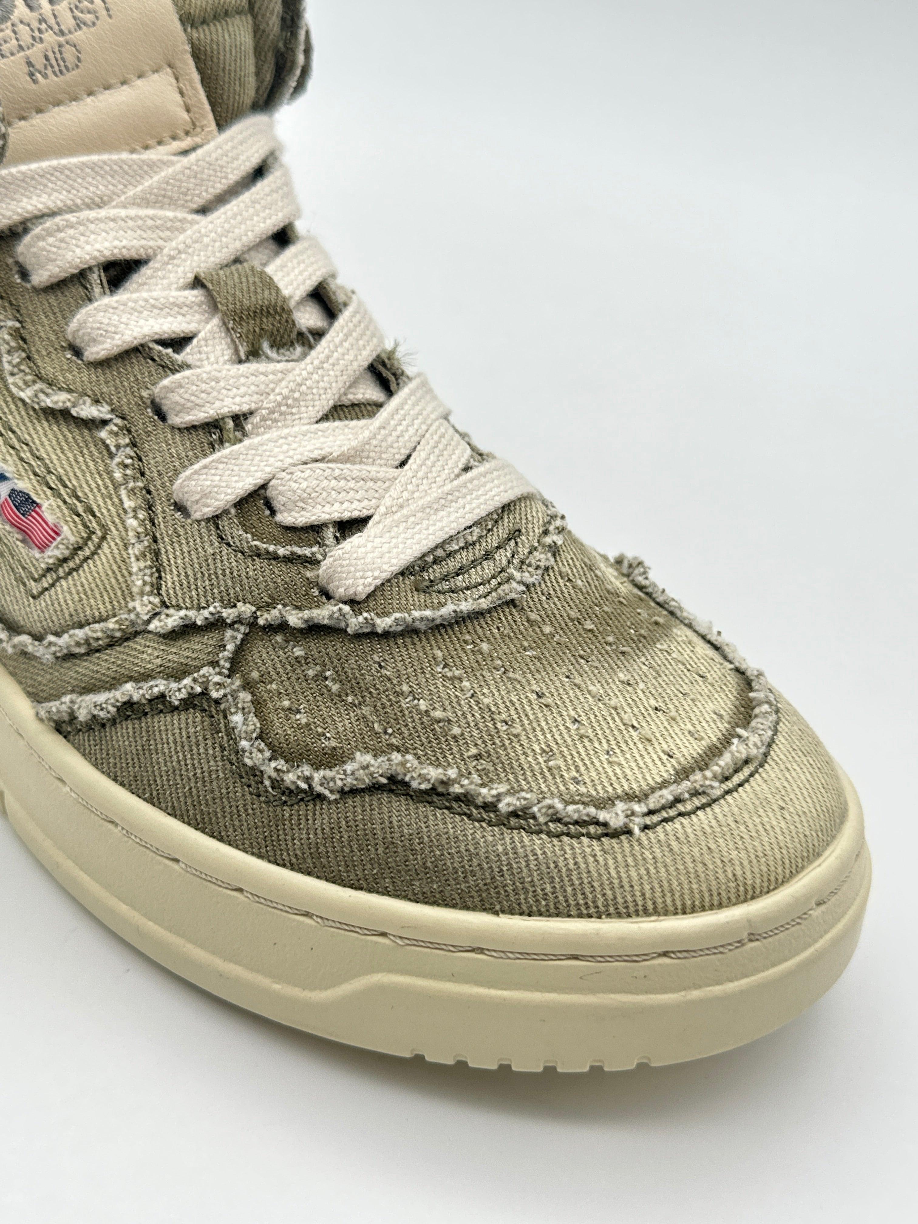 Mid Sneakers