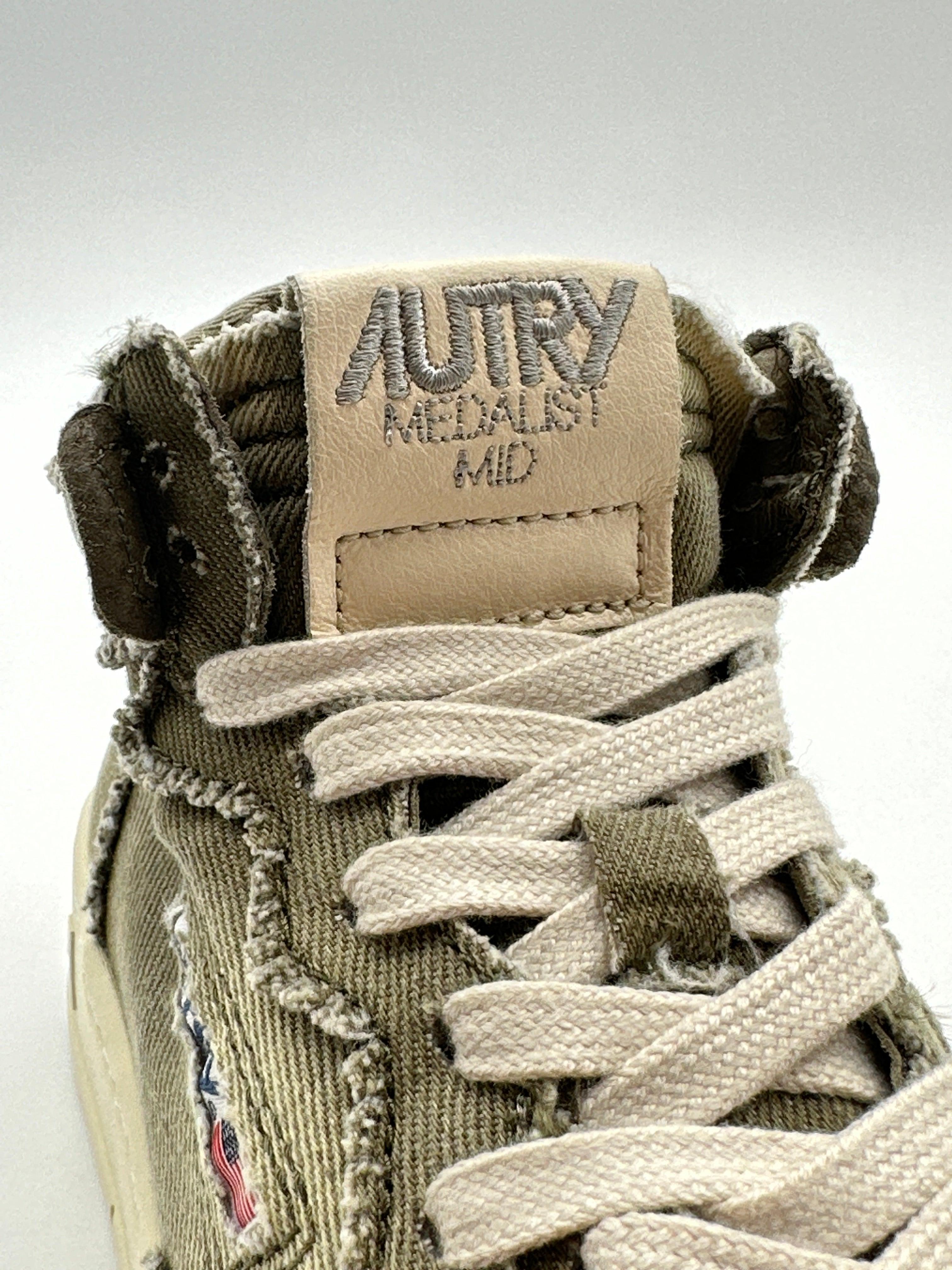 Mid Sneakers