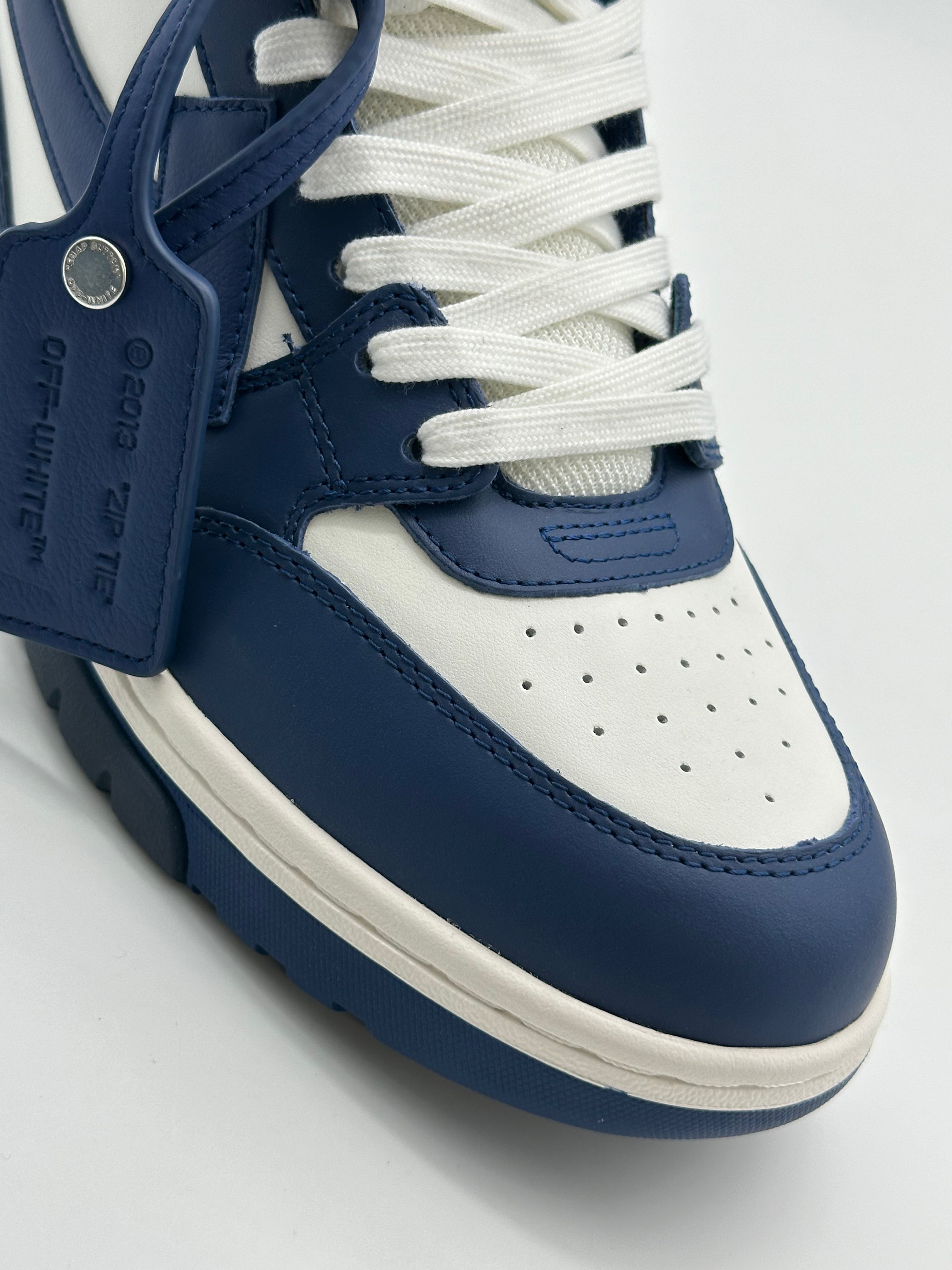 Out Of Office Mid Top Lea