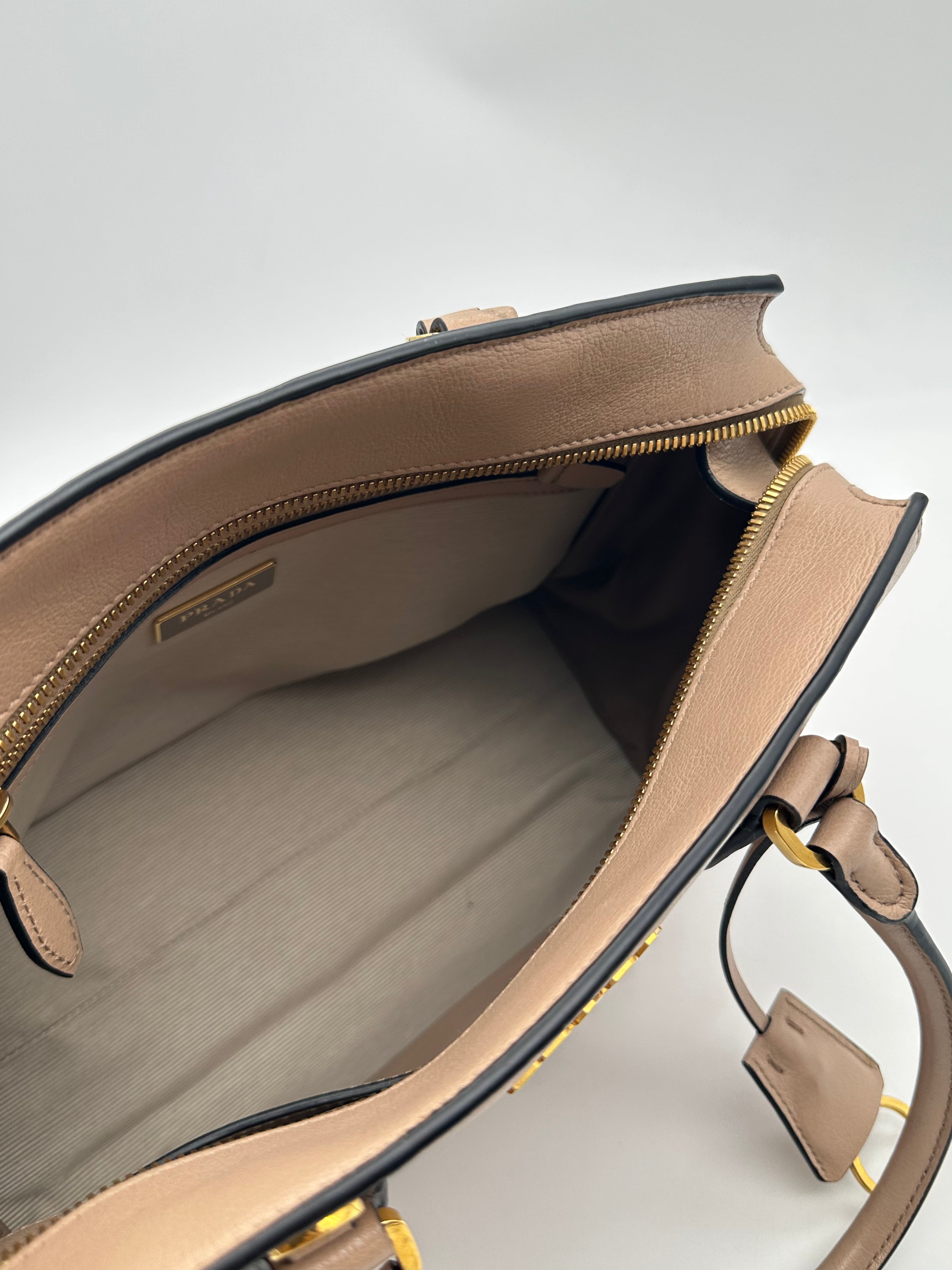 Galleria Medium Bag