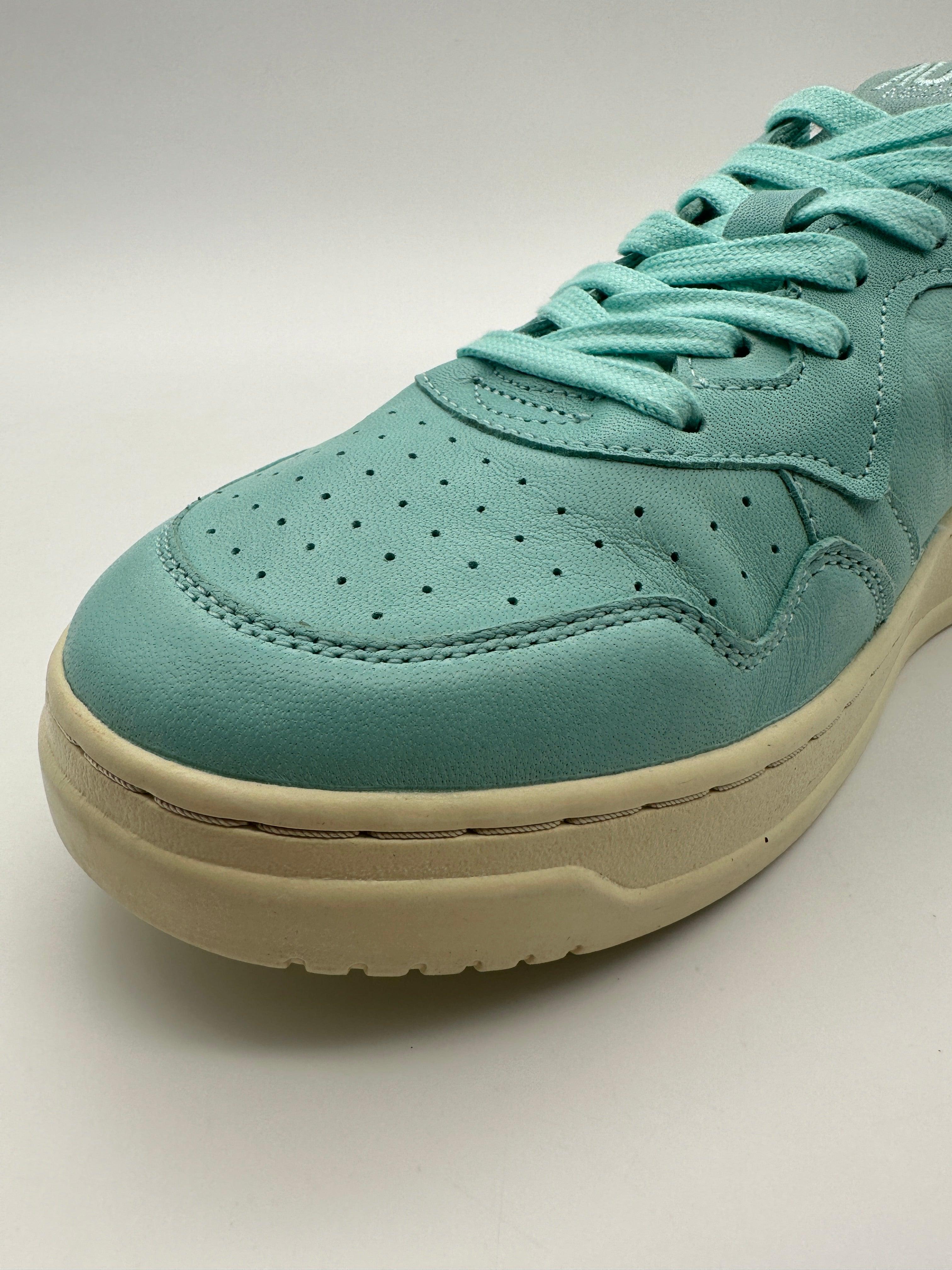 Low Sneakers