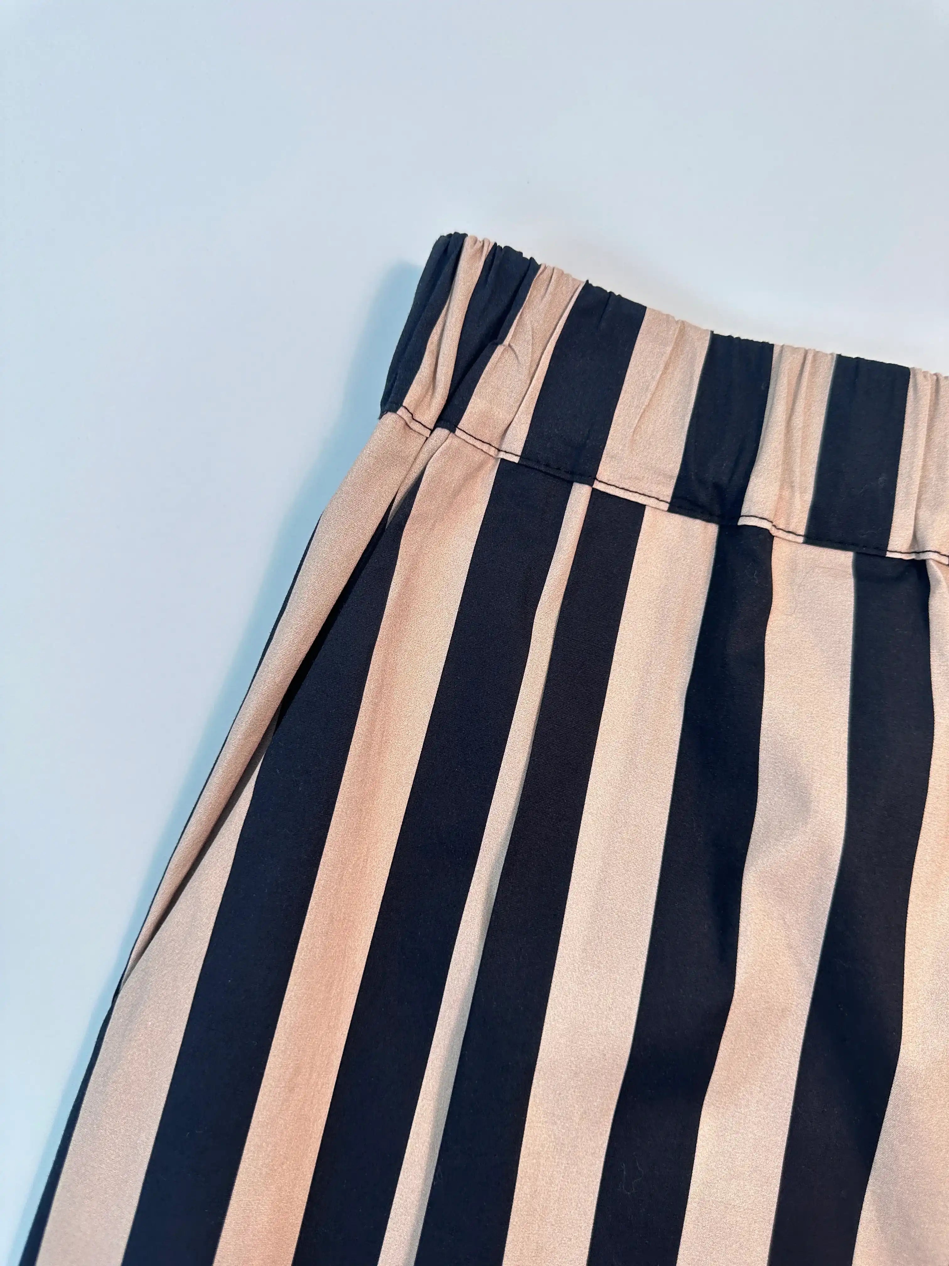 Pantaloni Corti A Righe Verticali