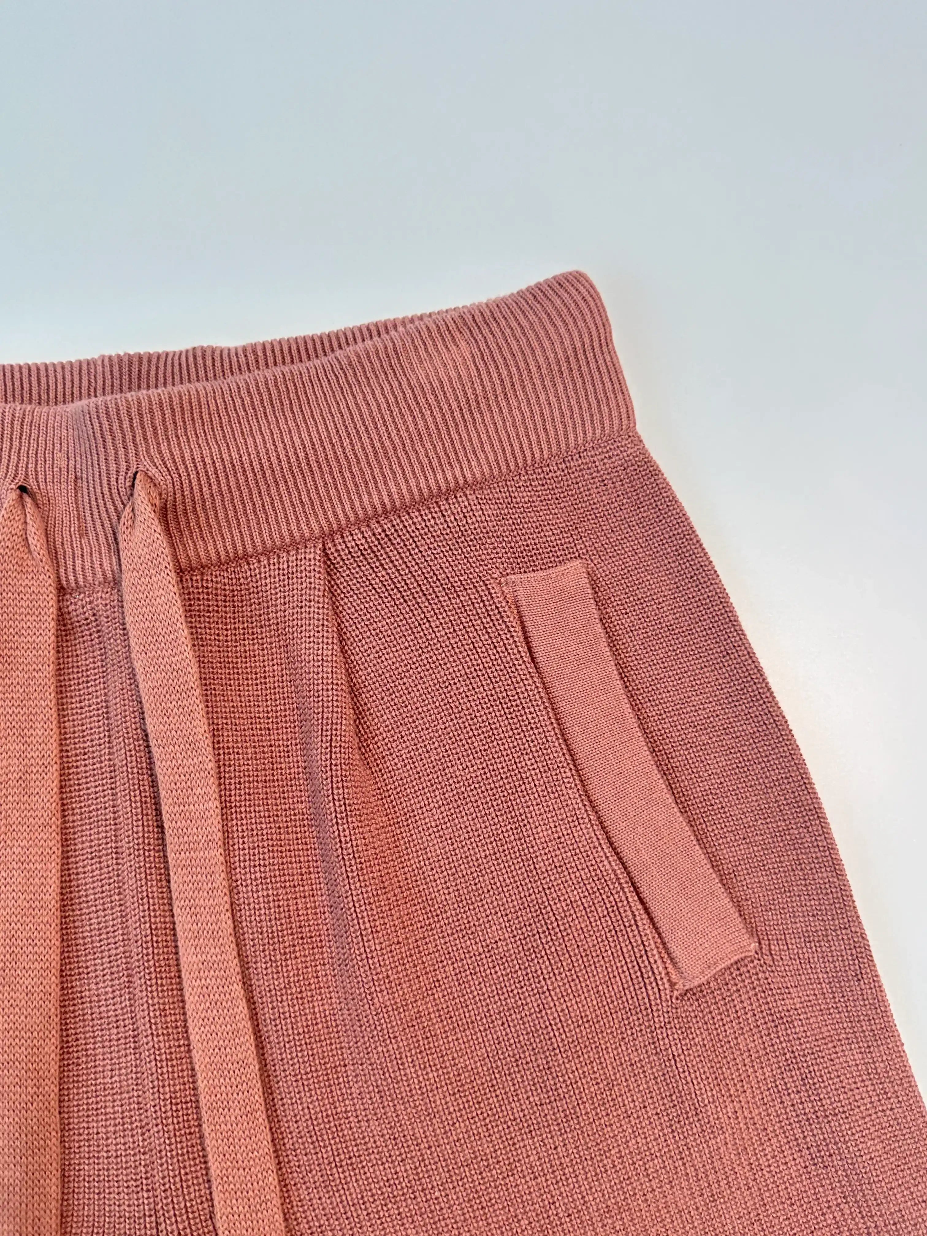 Pantaloni Corti In Maglia Con Fondo Sfrangiato
