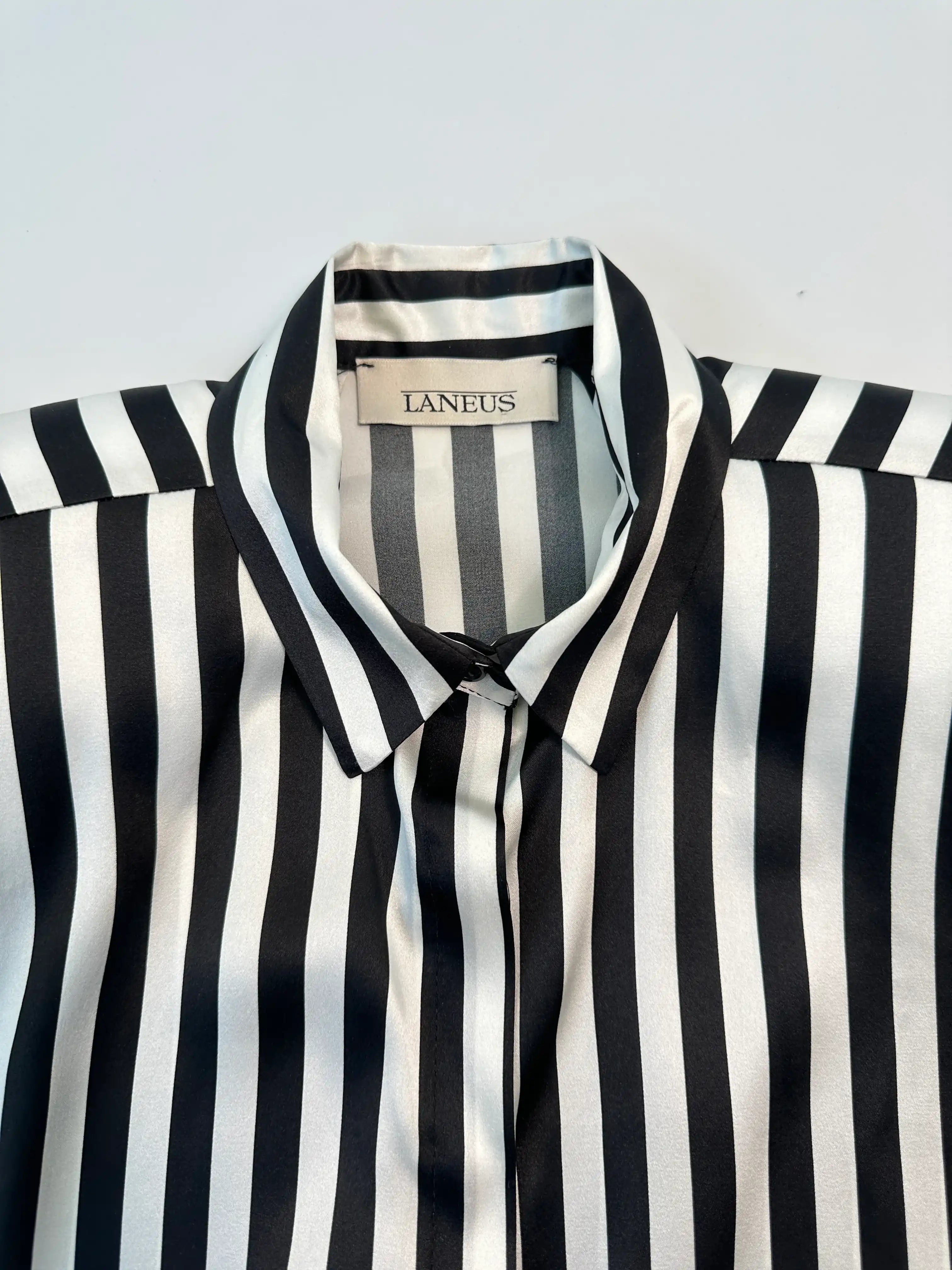 Sleeveless Shirt With Vertical Stripes And Padded Shoulders