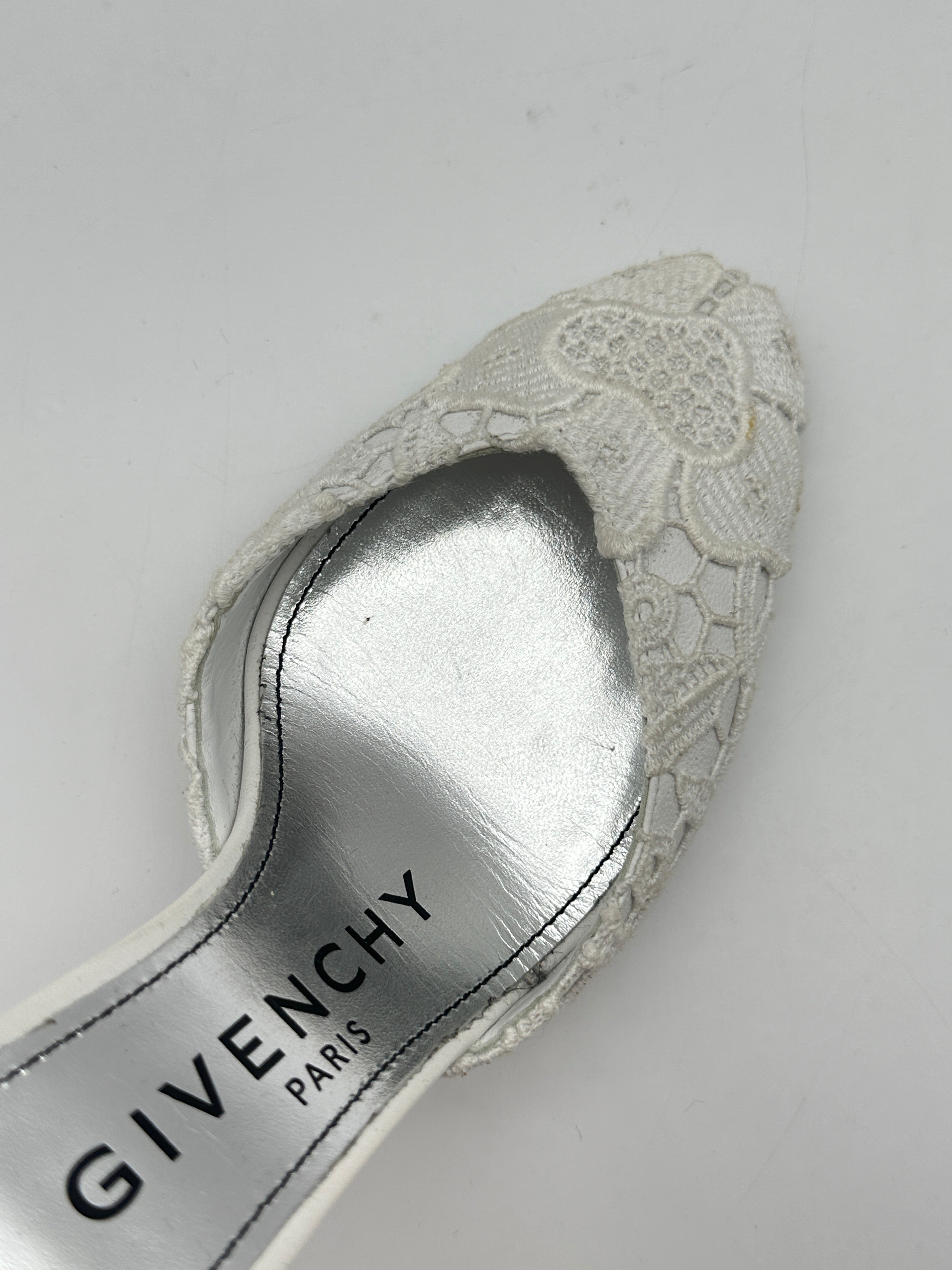 Décolleté In Pizzo Bianco Con Cinturino Alla Caviglia