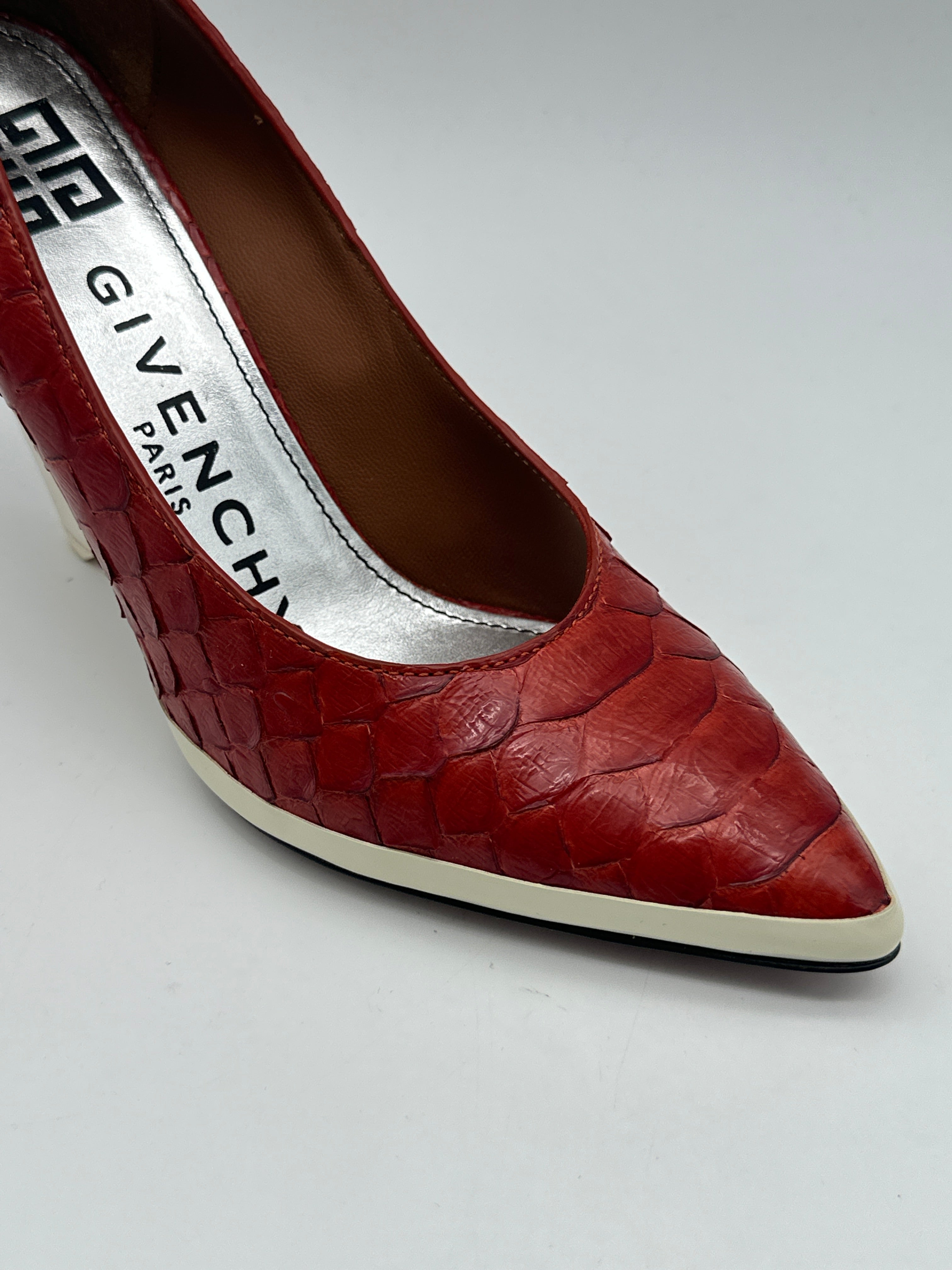 Décolleté Rossa In Pelle Effetto Pitone Con Tacco Geometrico Bianco