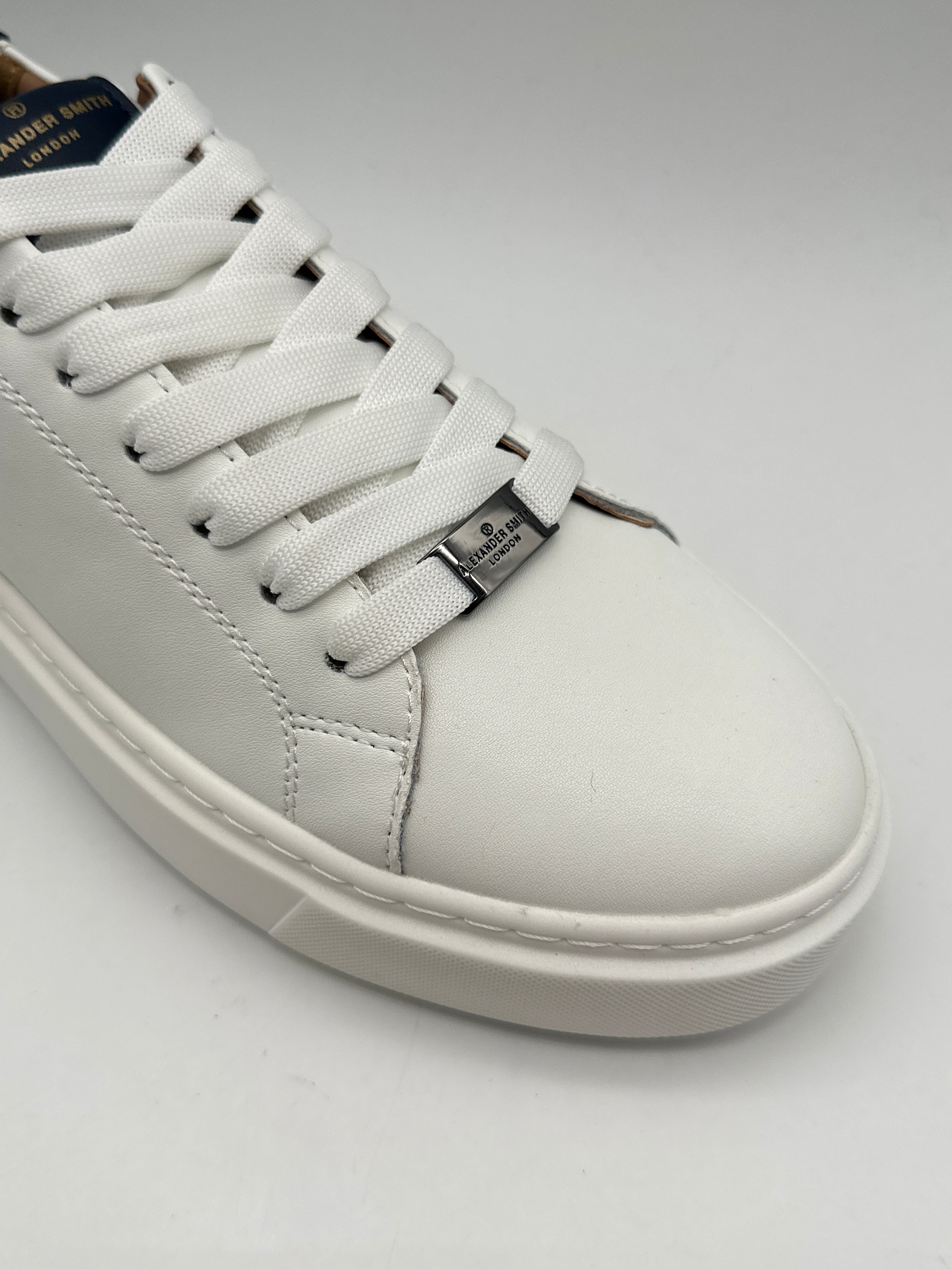 Sneakers London In Pelle Bianca Con Dettagli Blu