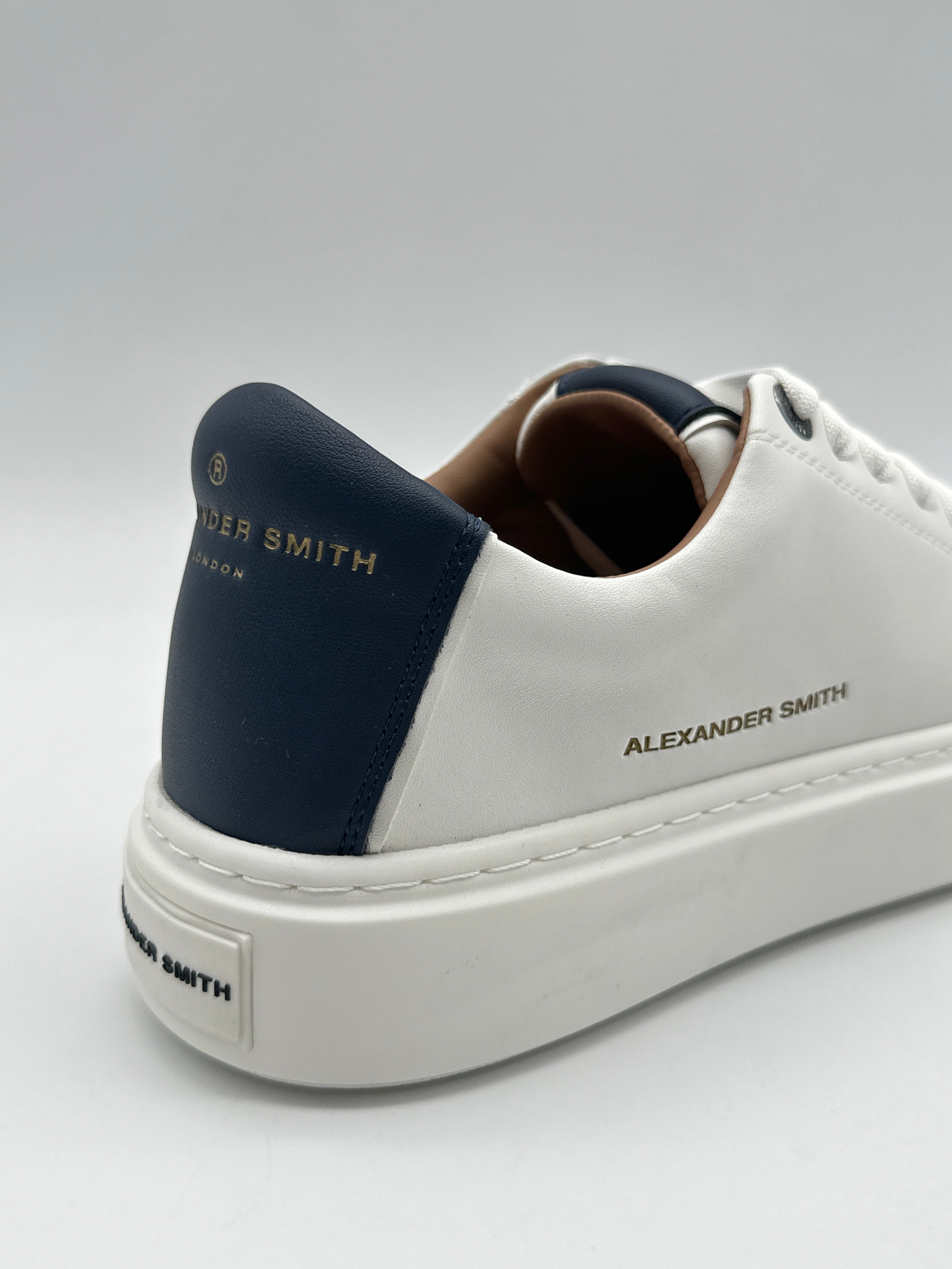 Sneakers London In Pelle Bianca Con Dettagli Blu