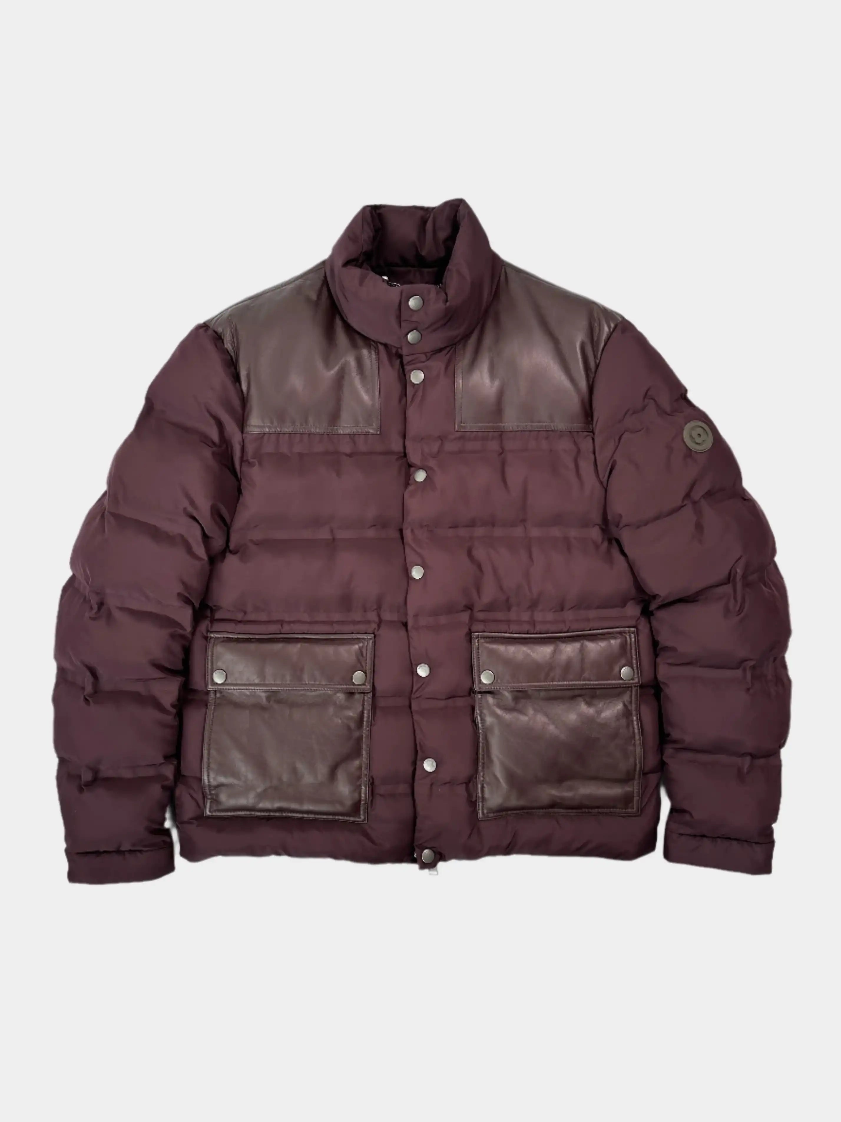 Un mix di stile e funzionalità: piumino marrone Lardini con dettagli in pelle. Perfetto per affrontare l’inverno con eleganza. Qlhype