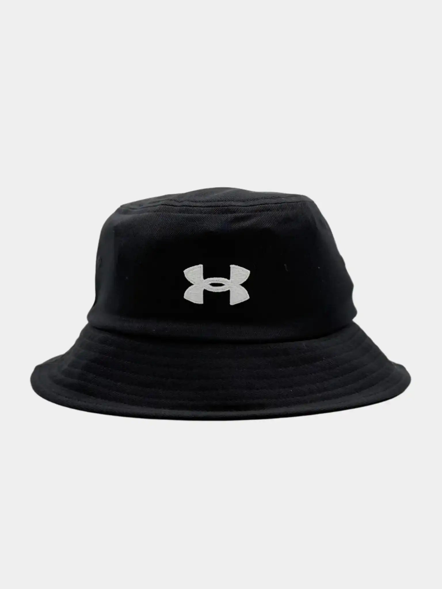 Cappello bucket Under Armour nero con logo bianco ricamato vista frontale