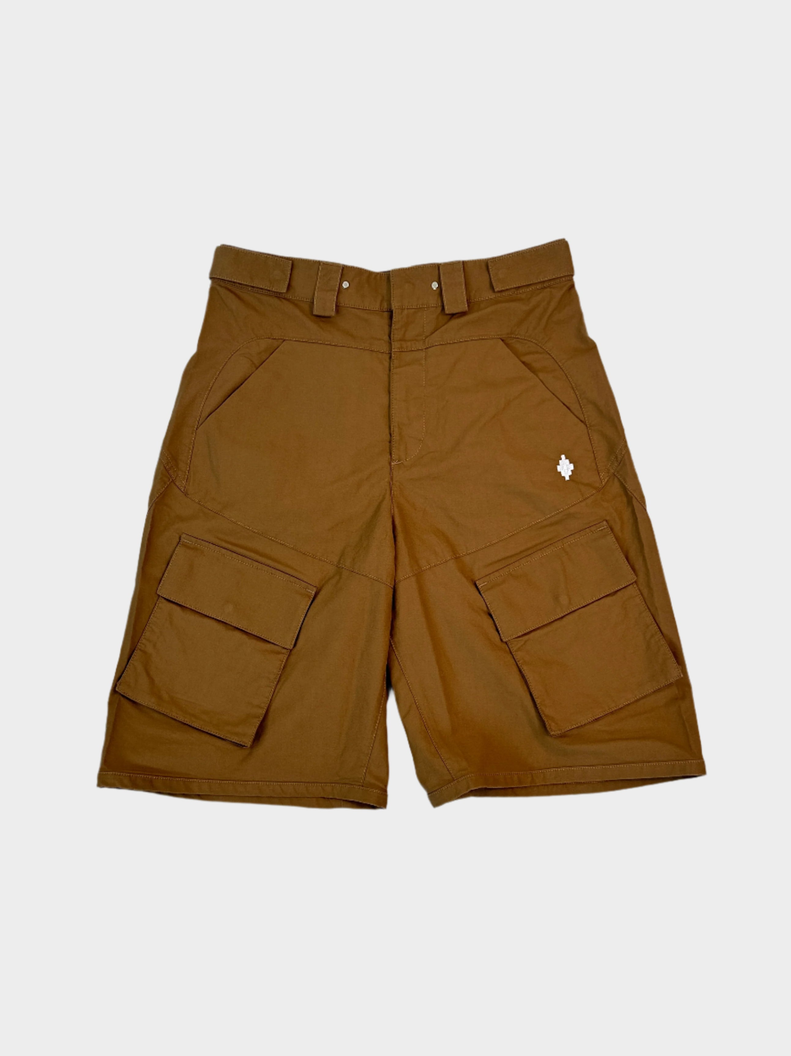Pantaloncini cargo Marcelo Burlon marrone chiaro con tasche laterali e logo ricamato