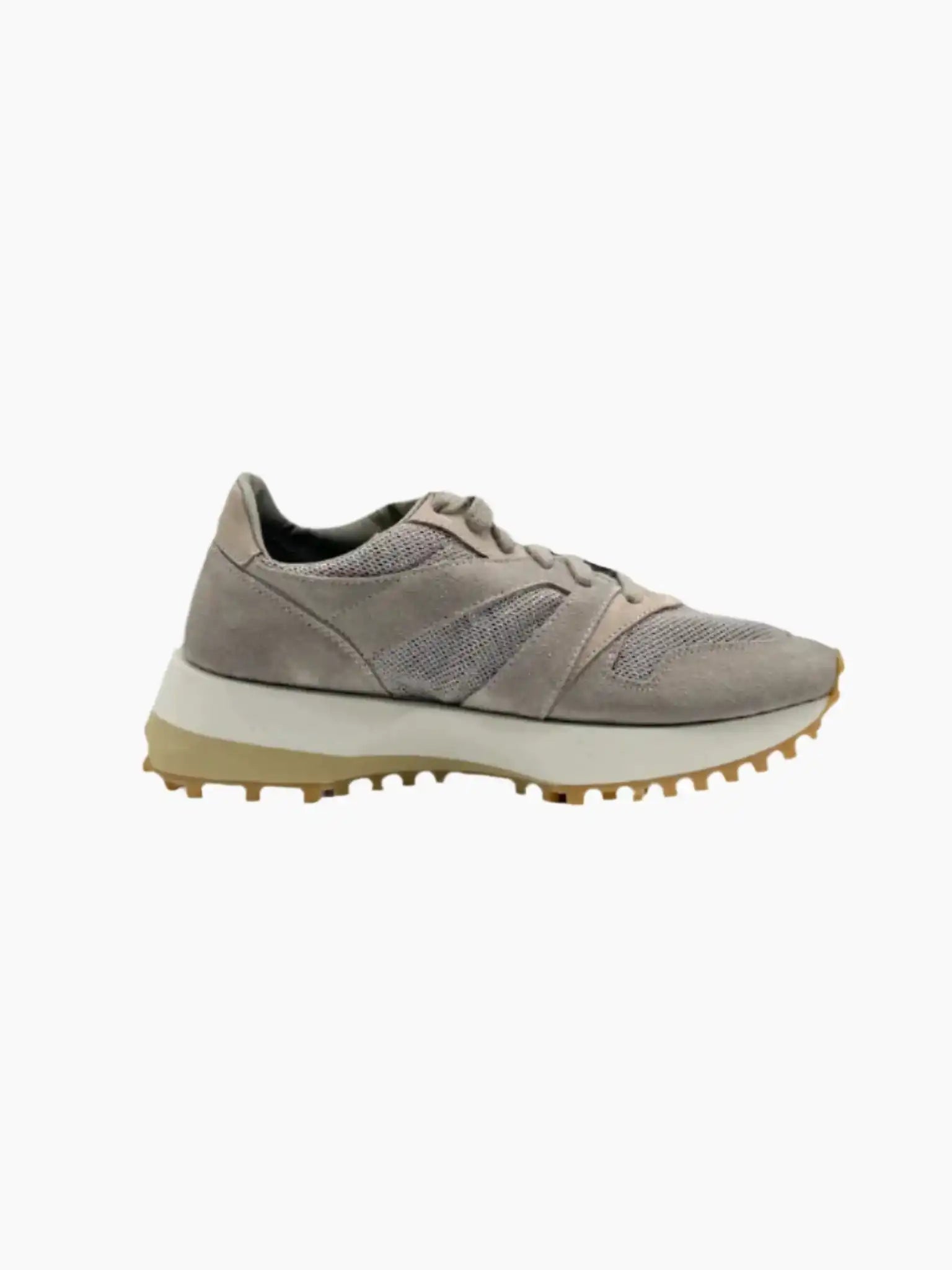 Vista laterale delle sneakers Fear of God color tortora in suede e mesh
