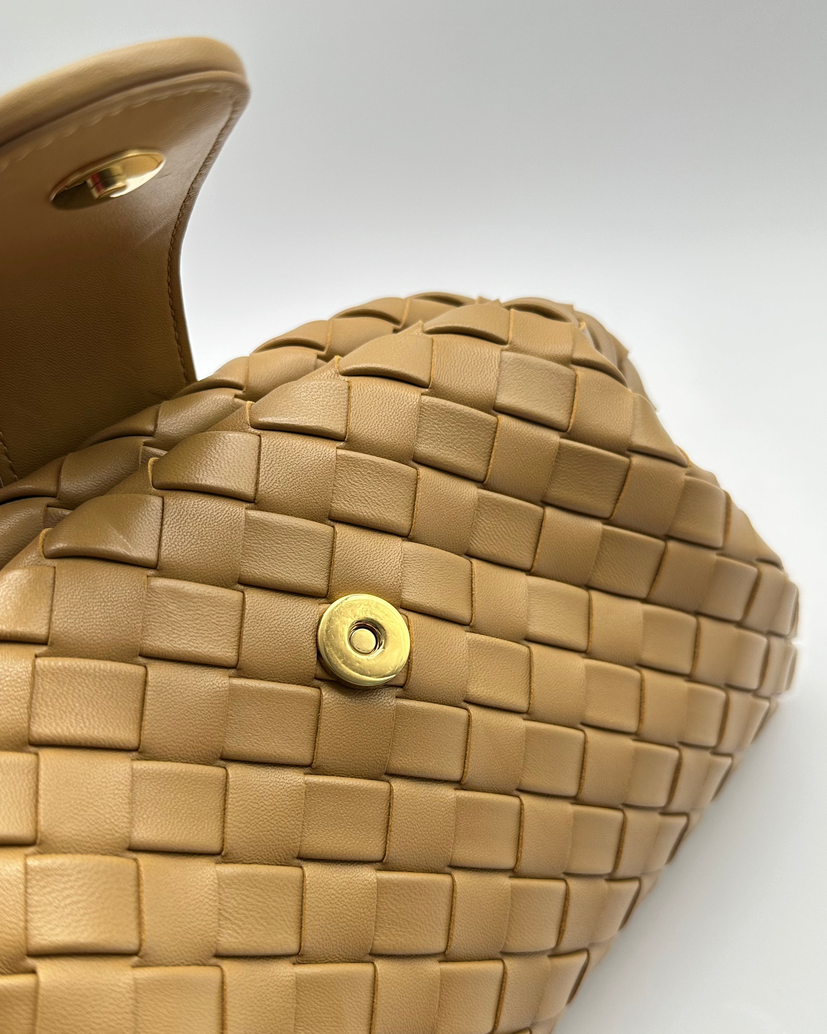 Lauren 1980 Bag in pelle di agnello con motivo intrecciato, manico a catena e chiusura magnetica.