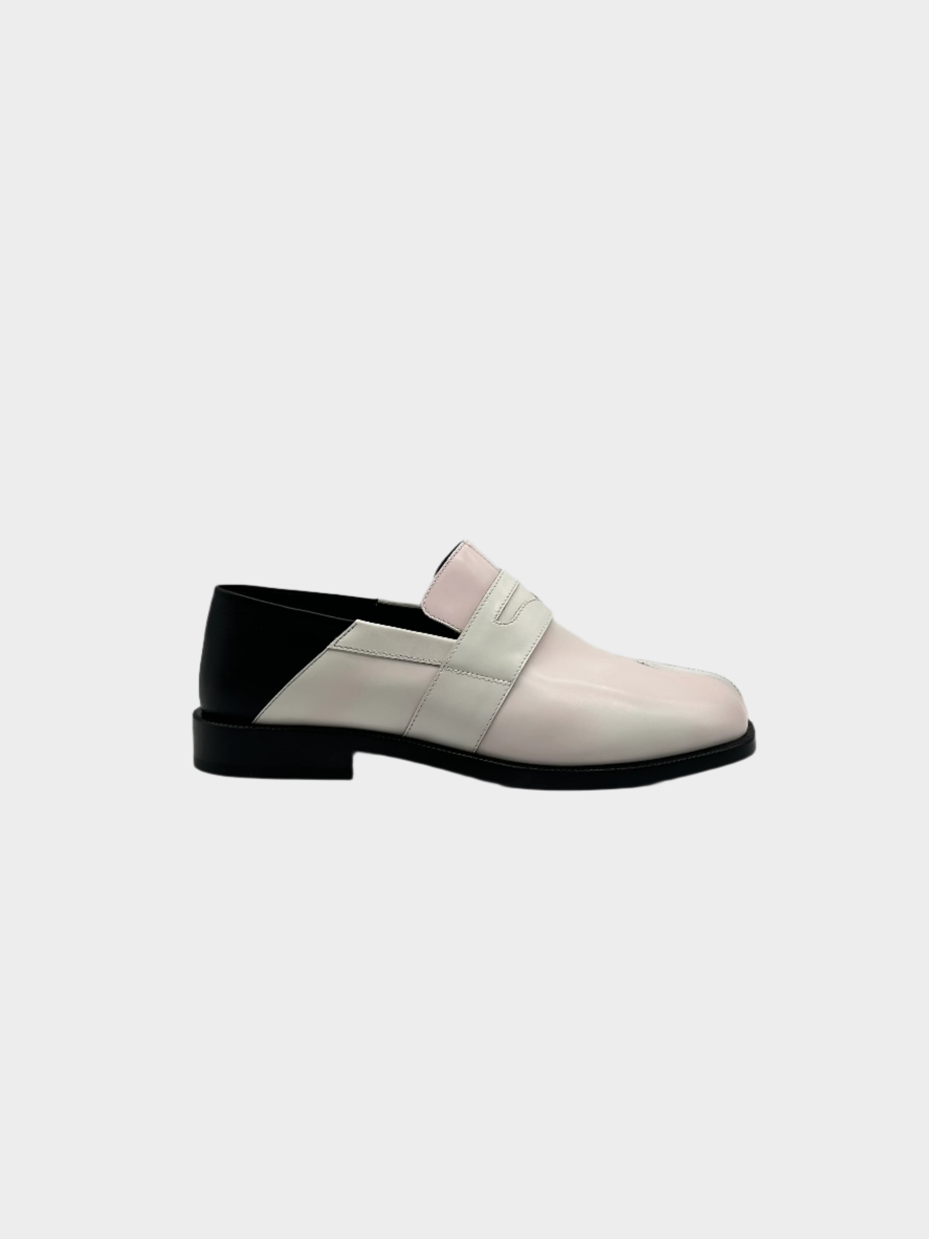 Maison Margiela, Tabi loafers, scarpe multicolor, split toe, moda avant-garde, scarpe di lusso