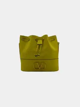 valentino secchiello giallo, borsa mini in nappa, borsa VLogo signature, borsa con catena dorata, mini secchiello valentino