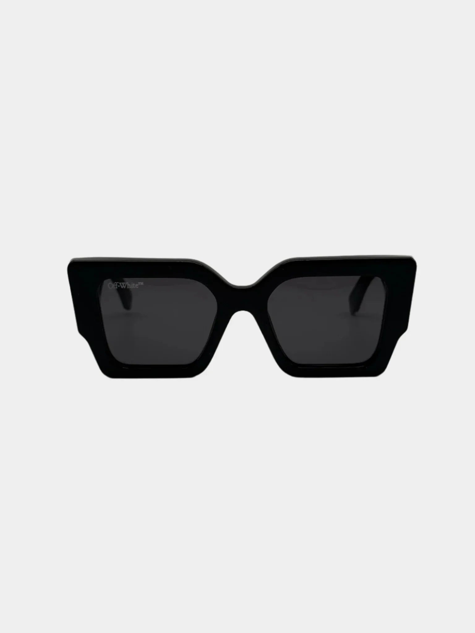 Occhiali da sole Off‑White Catalina neri con lenti scure vista frontale