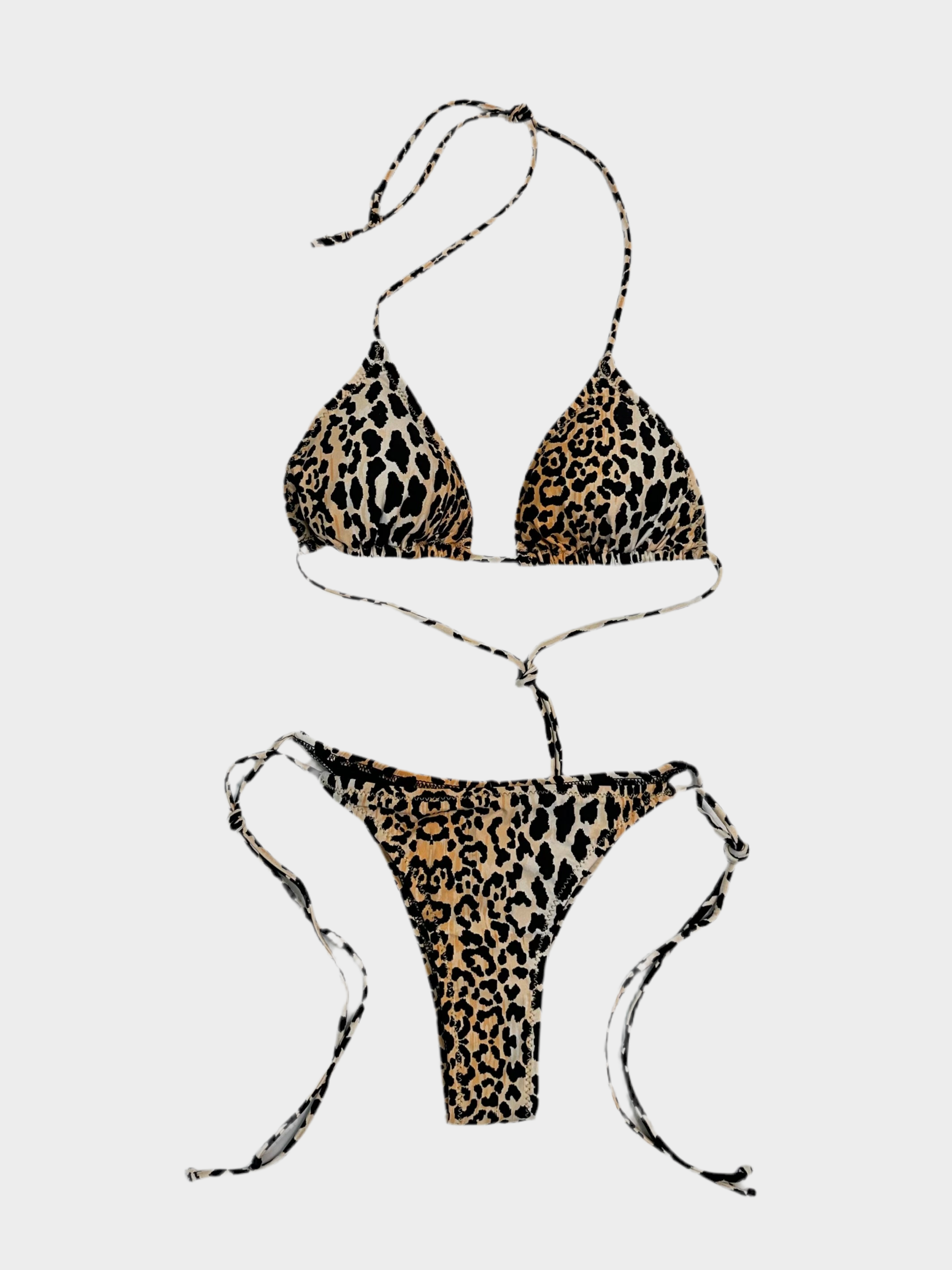 Vista frontale del bikini Love Triangle Reina Olga con fantasia leopardata