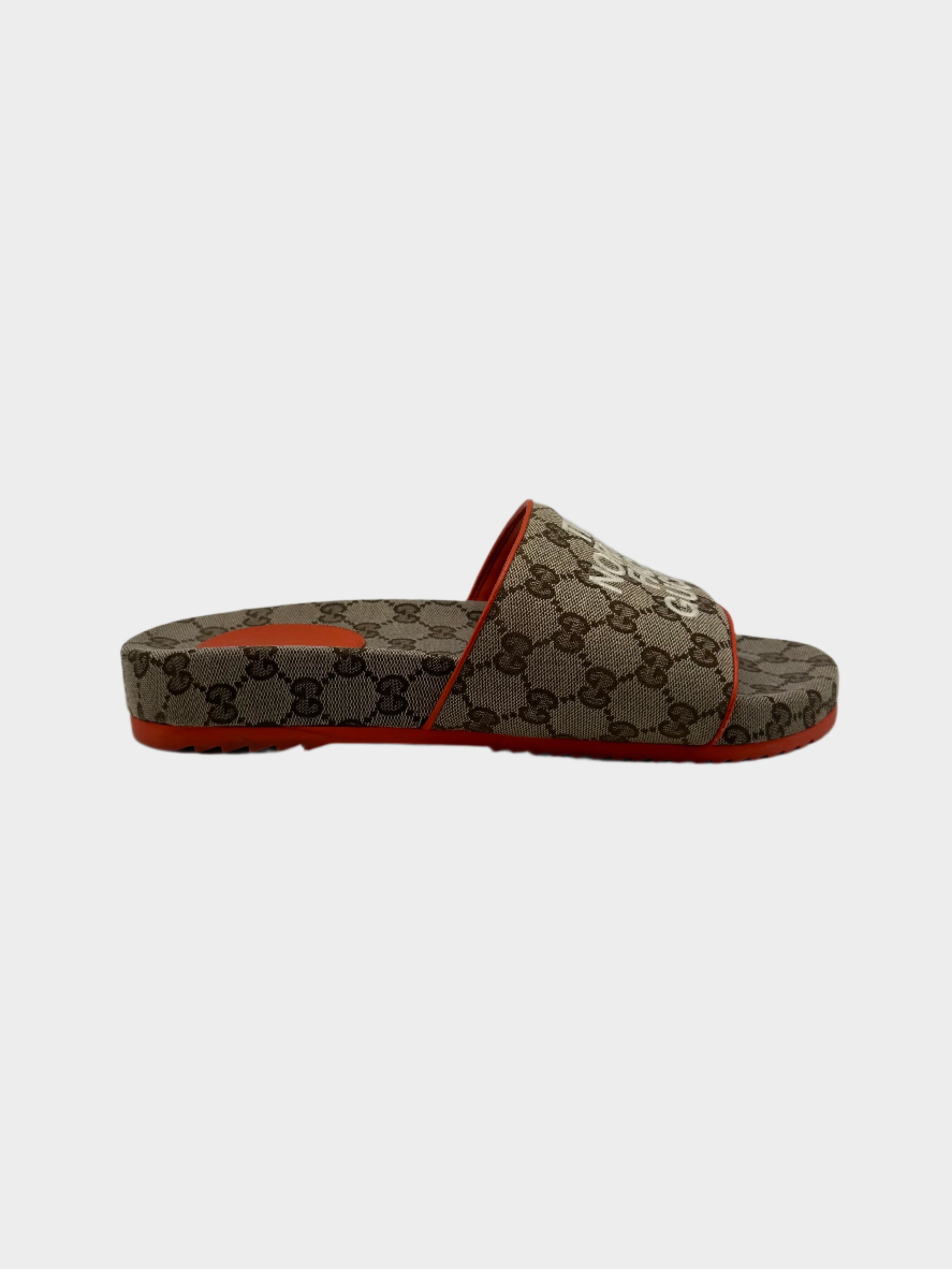 slippers Gucci, The North Face x Gucci, ciabatte estive unisex, tessuto GG Supreme, collaborazione luxury
