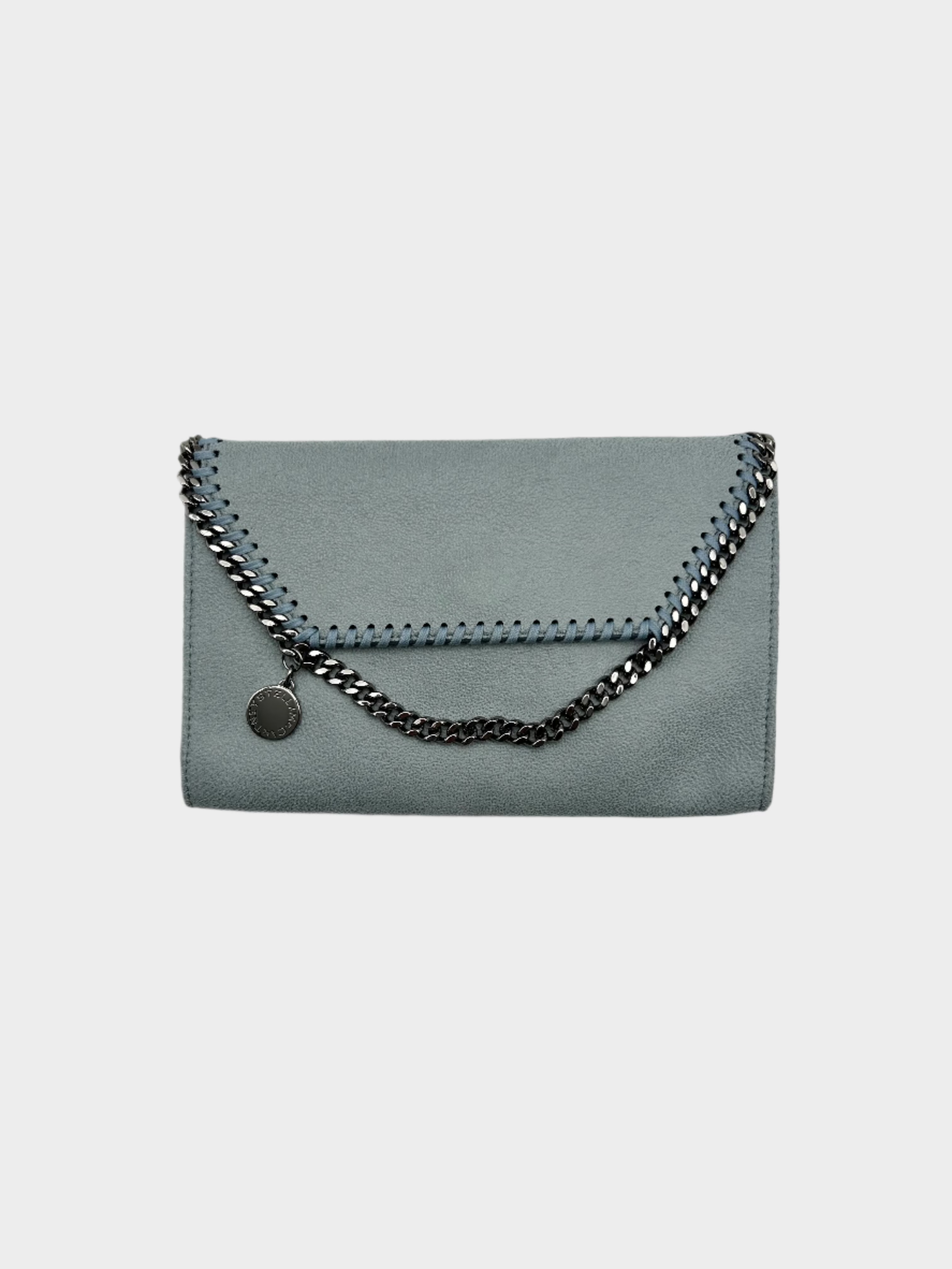 Vista frontale della borsa Stella McCartney Falabella azzurra