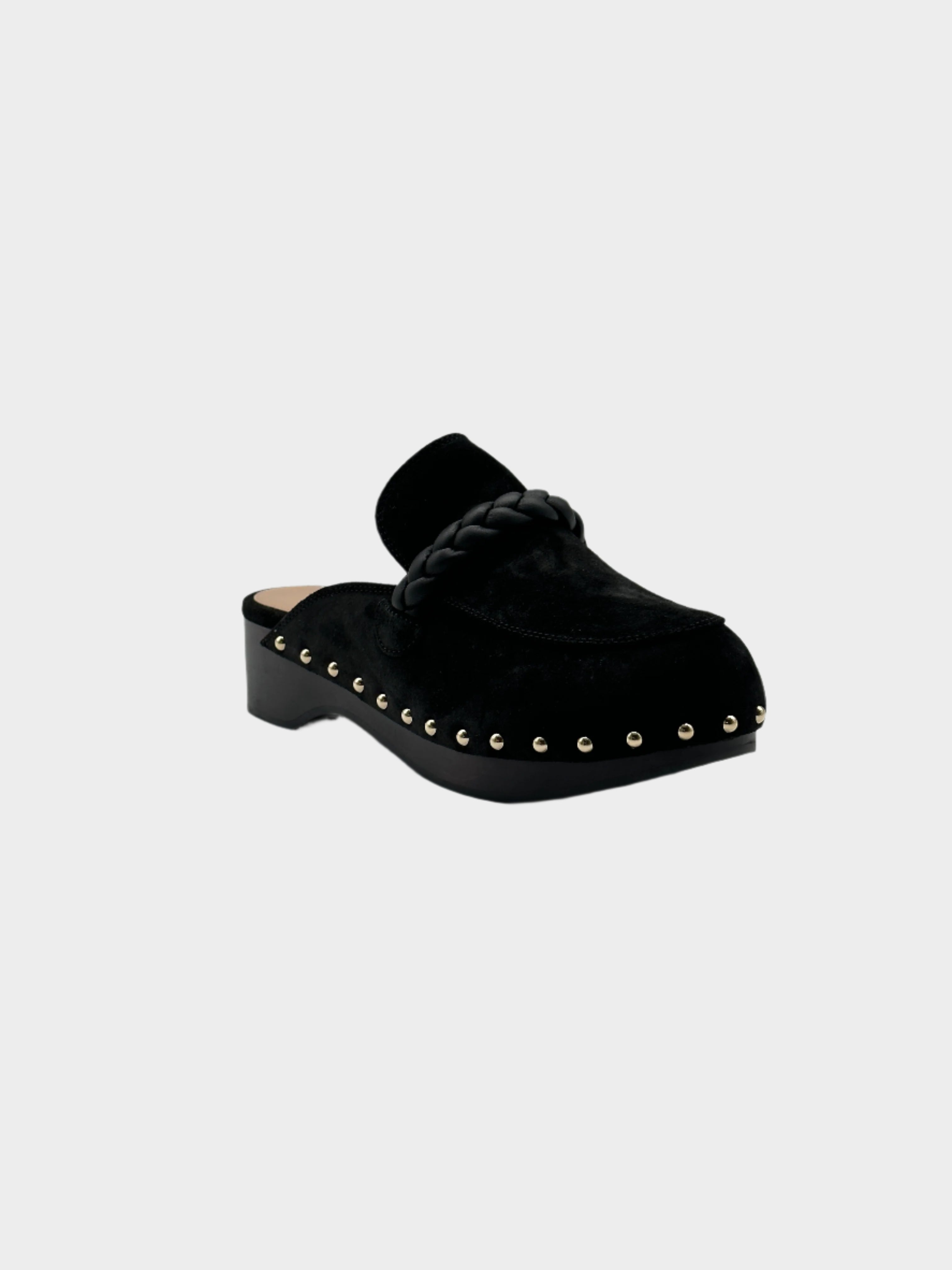 Suede Mules con punta tonda, dettaglio in pelle intrecciata, borchie laterali e tacco di 5 cm. Eleganza e comfort.