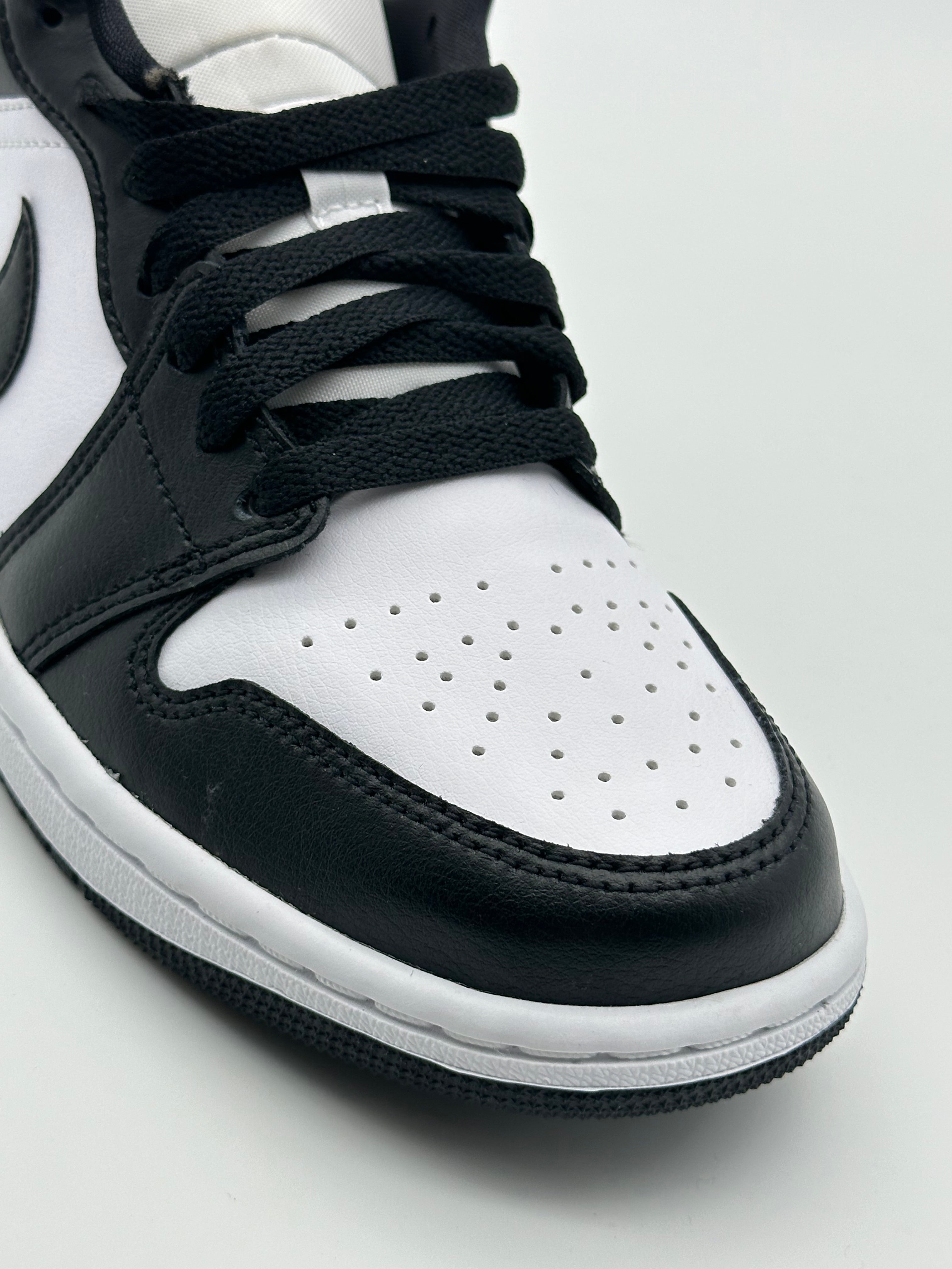 Air Jordan 1 Low Panda