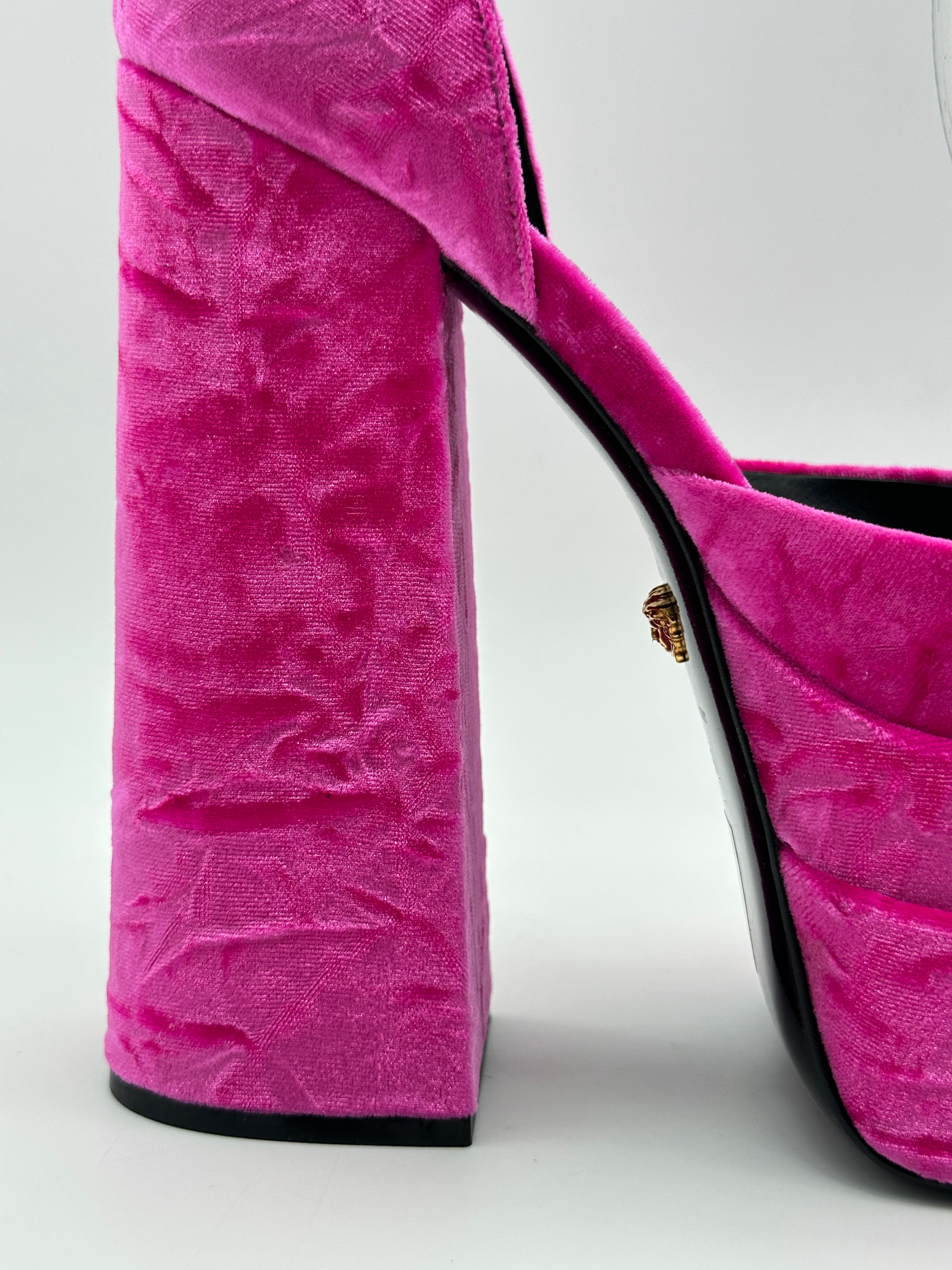 Fuchsia Velvet Pumps With Platform And Jewel Strap