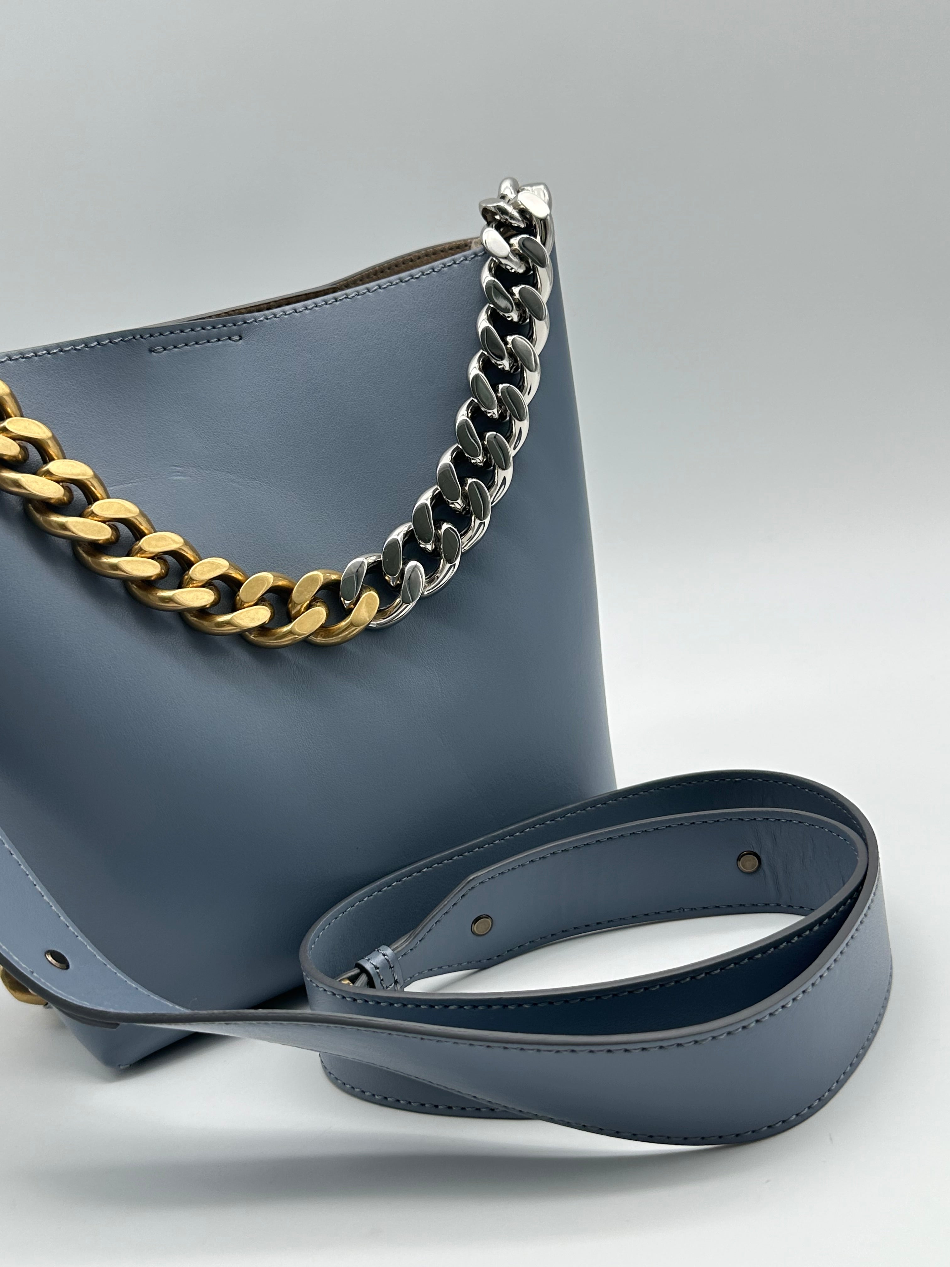 Borsa A Secchiello Frayme Azzurra In Pelle Vegana Con Tracolla