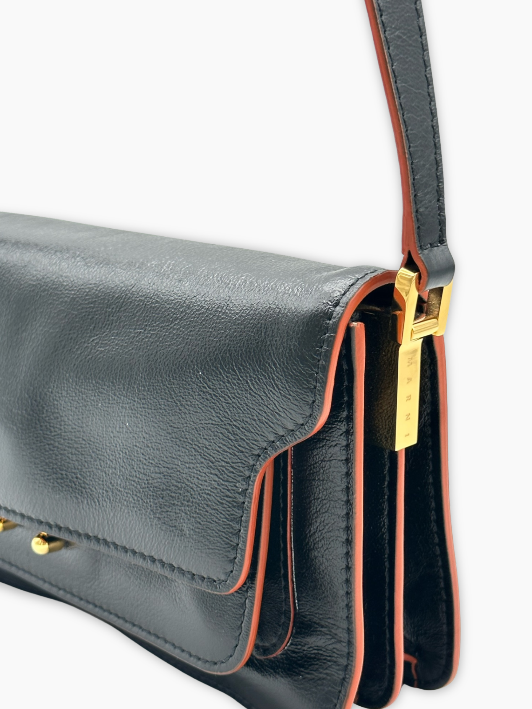 Borsa Nera In Pelle Con Profili Arancioni