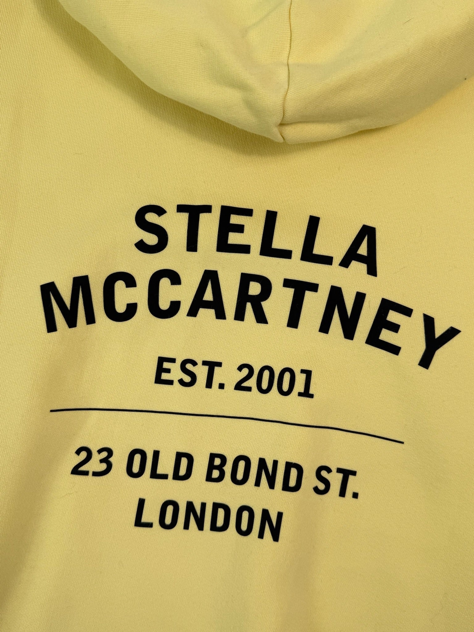 Felpa Gialla Con Cappuccio E Stampa Stella McCartney "23 Old Bond St. London"