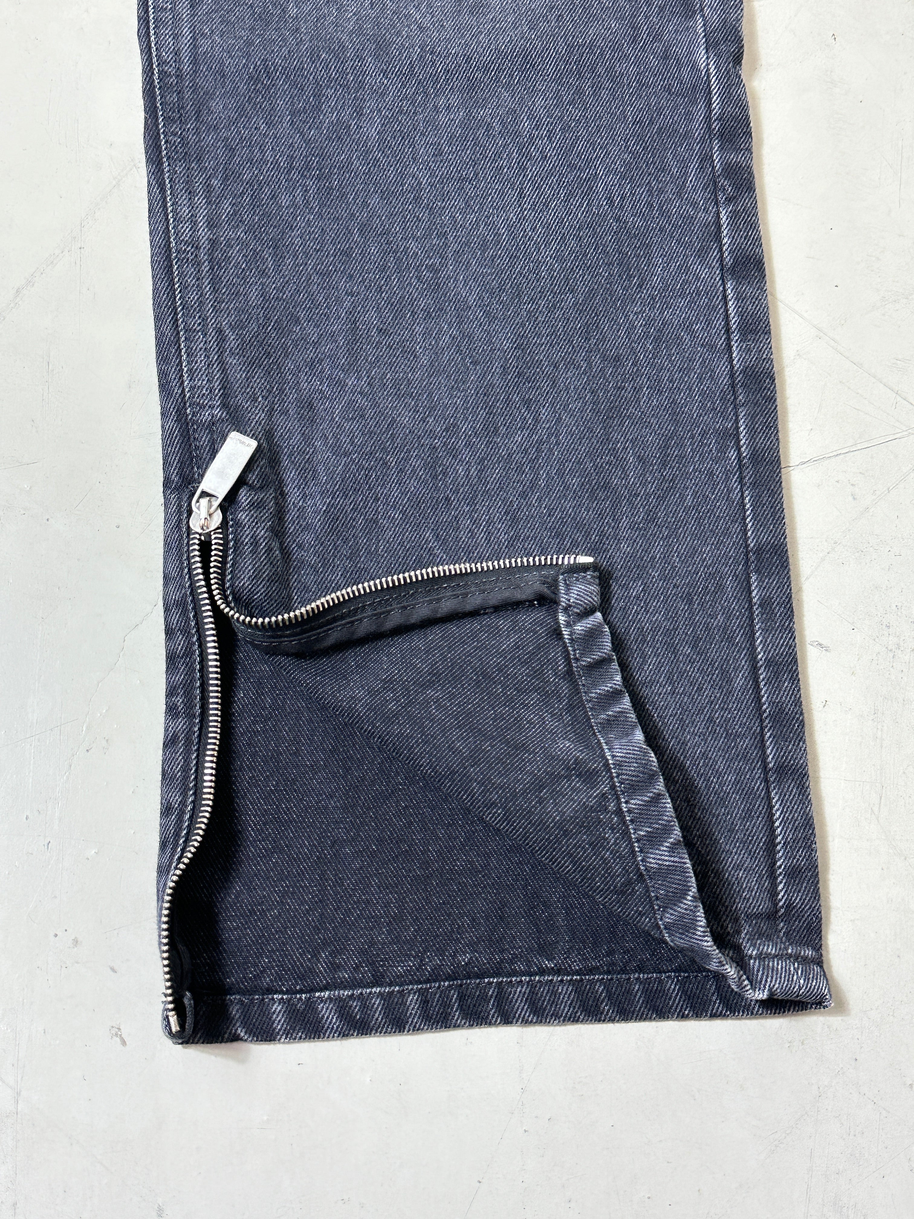 Jeans Zipper Detail