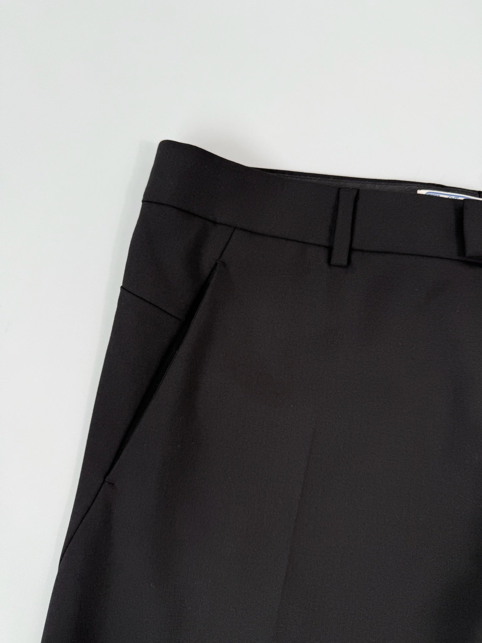 Pantaloni Classici Neri Con Zip Sul Fondo