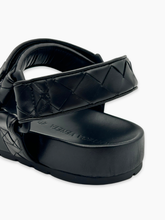Intertwined Sandals - Nero | dBlank