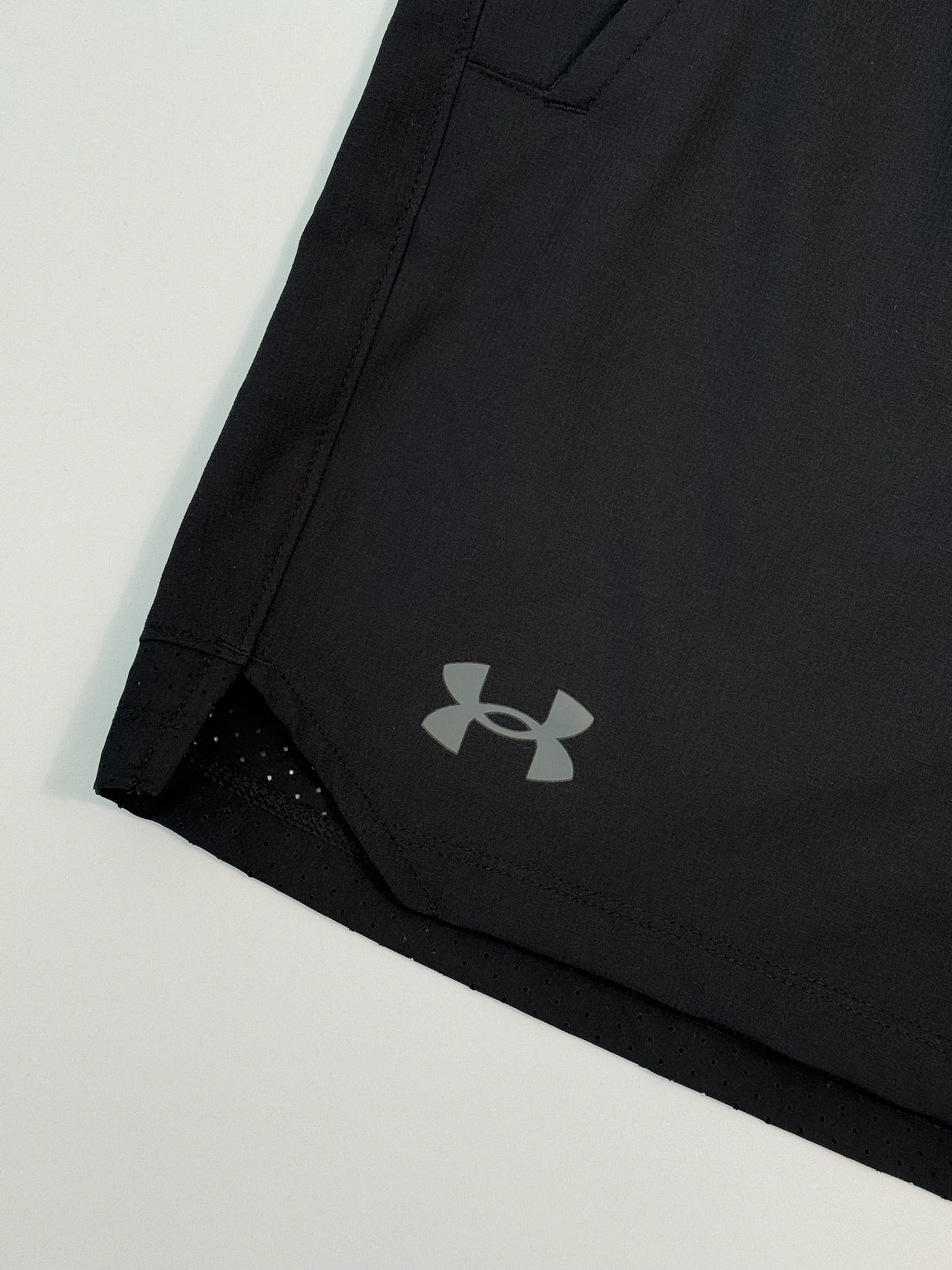 Vanish Woven 6in Men's Black Shorts