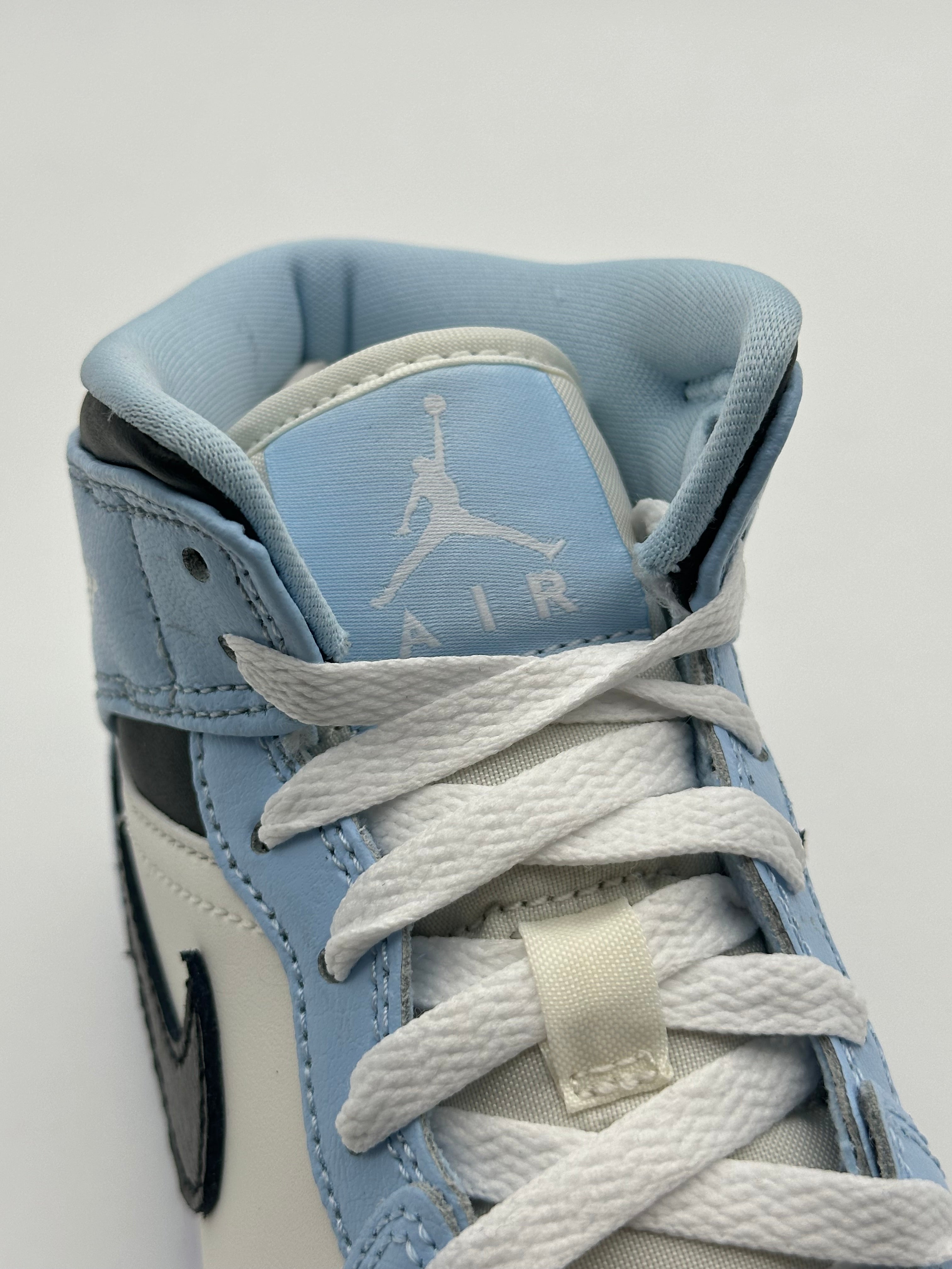 Jordan 1 Mid Ice Blue