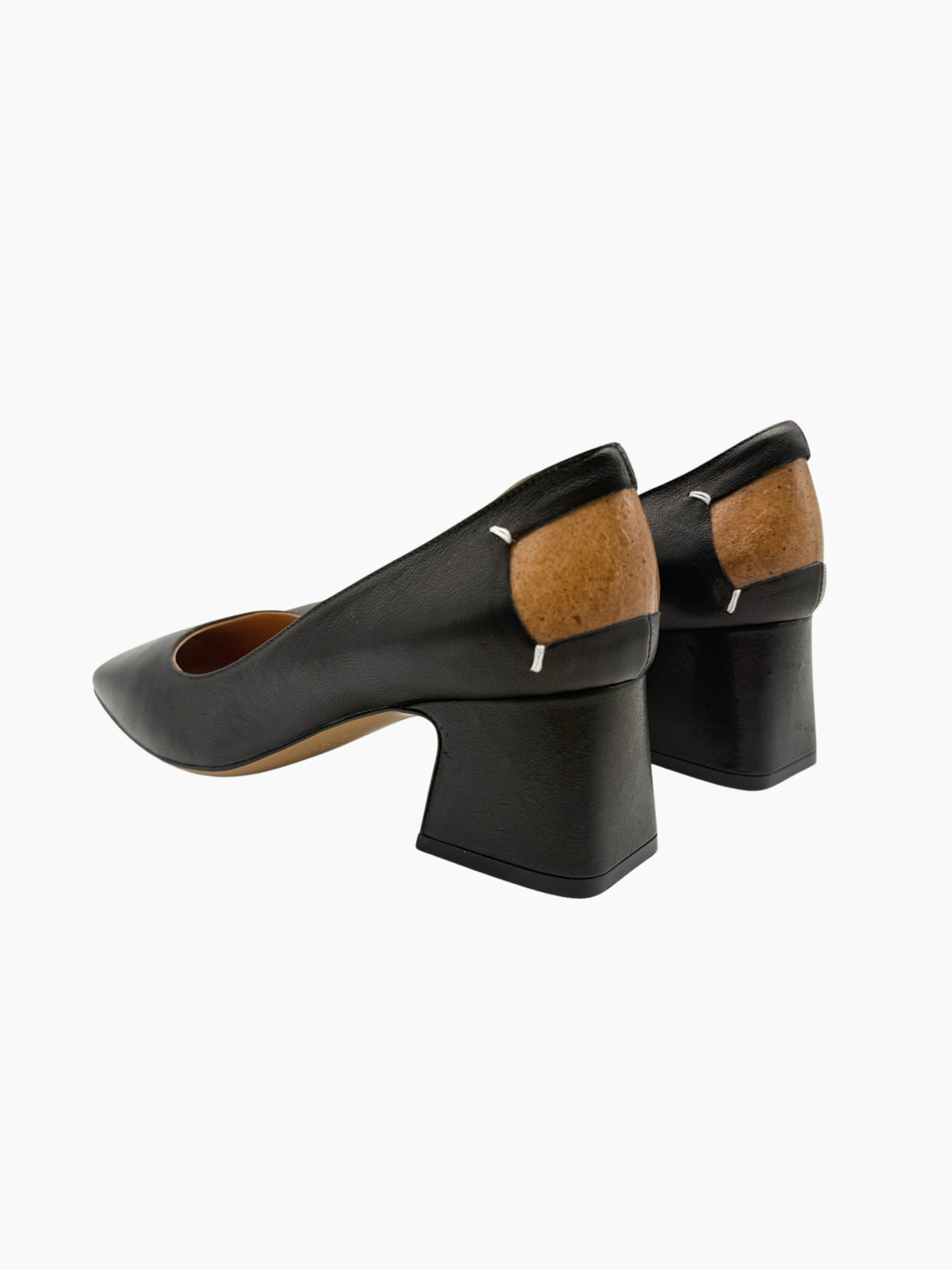 Décolleté Nere In Pelle Con Tacco Largo