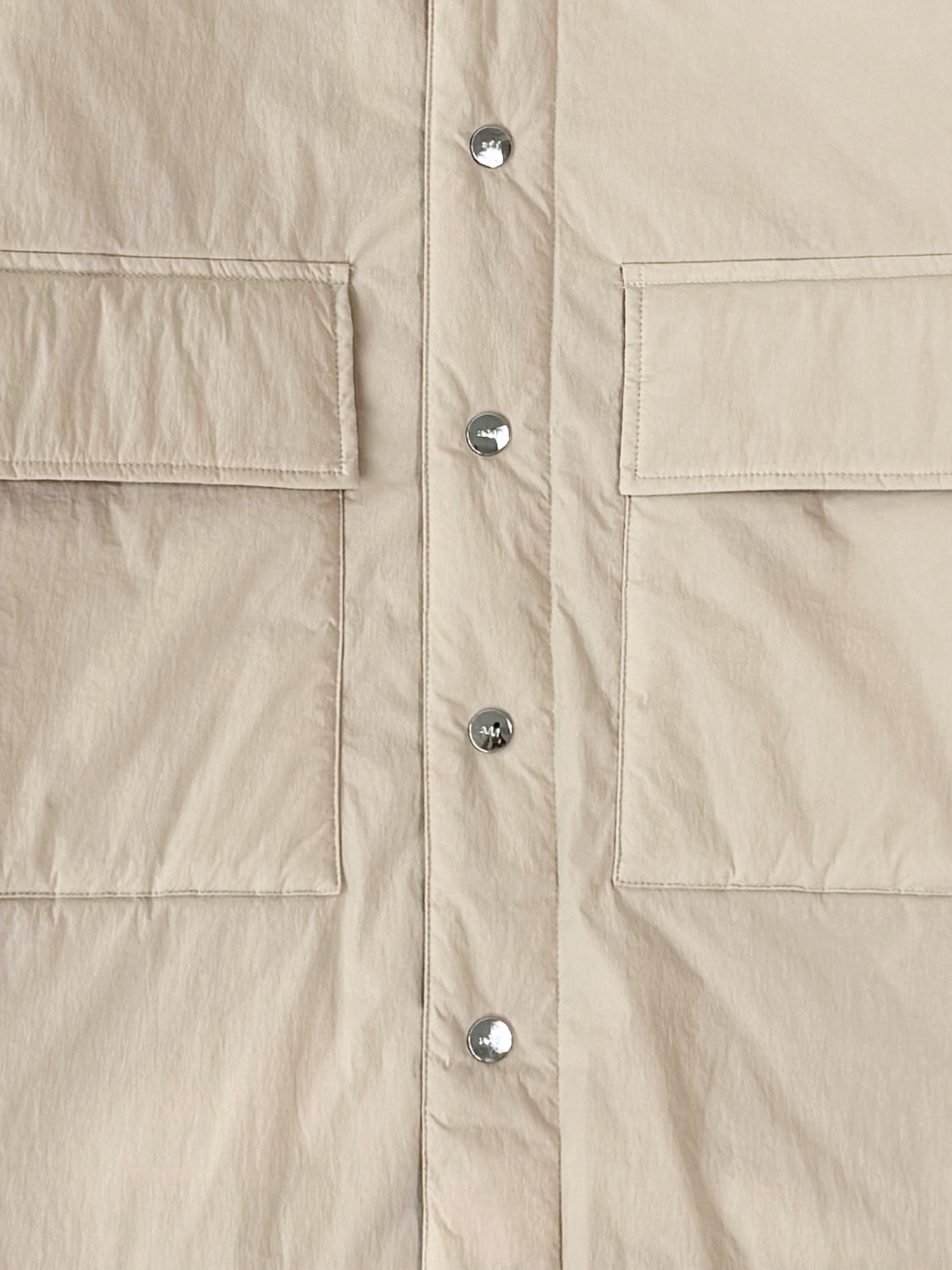 Giubbotto Beige Stile Camicia Con Tasche Frontali