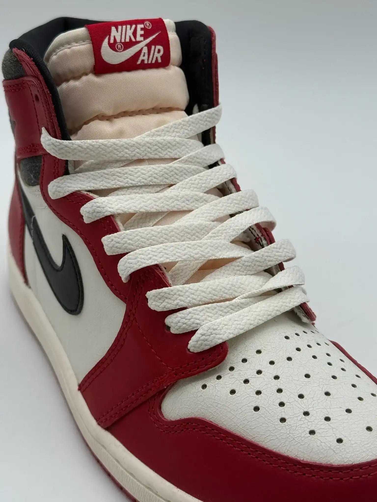 Nike Air Jordan 1 Retro High OG Chicago Lost & Found