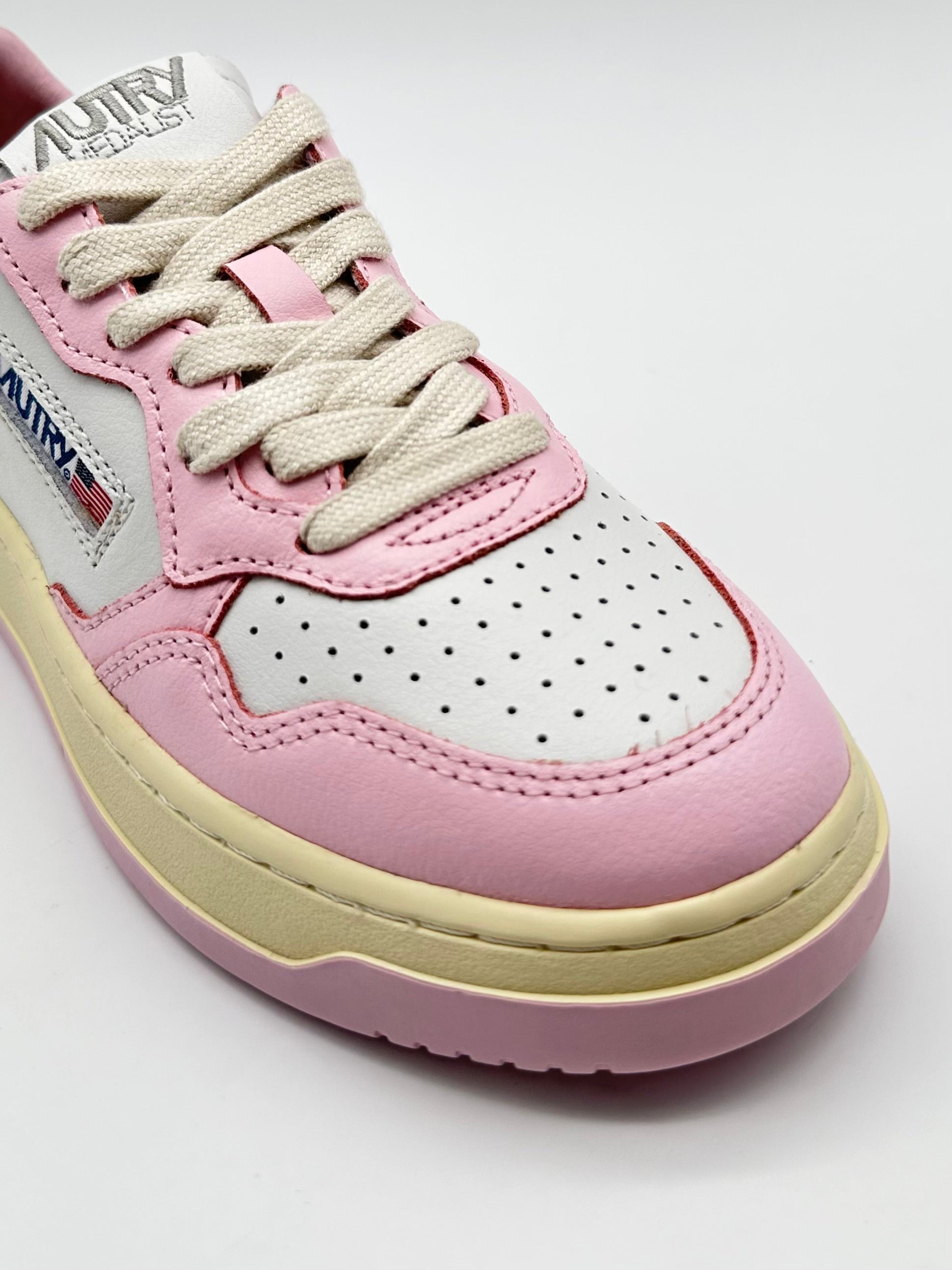 Medalist Low Sneakers Pink Sole