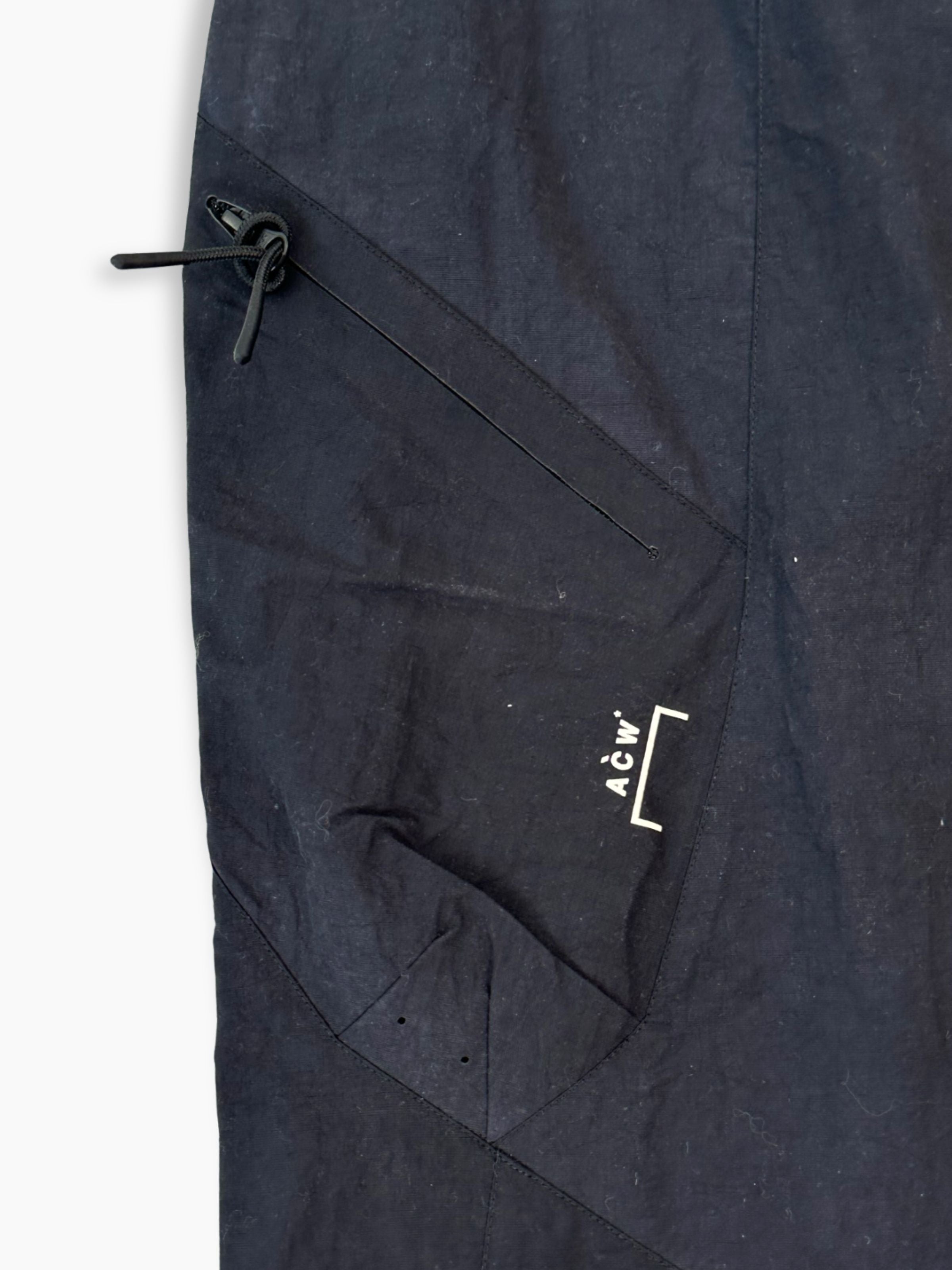 Pantalone Con Cuciture Geometriche