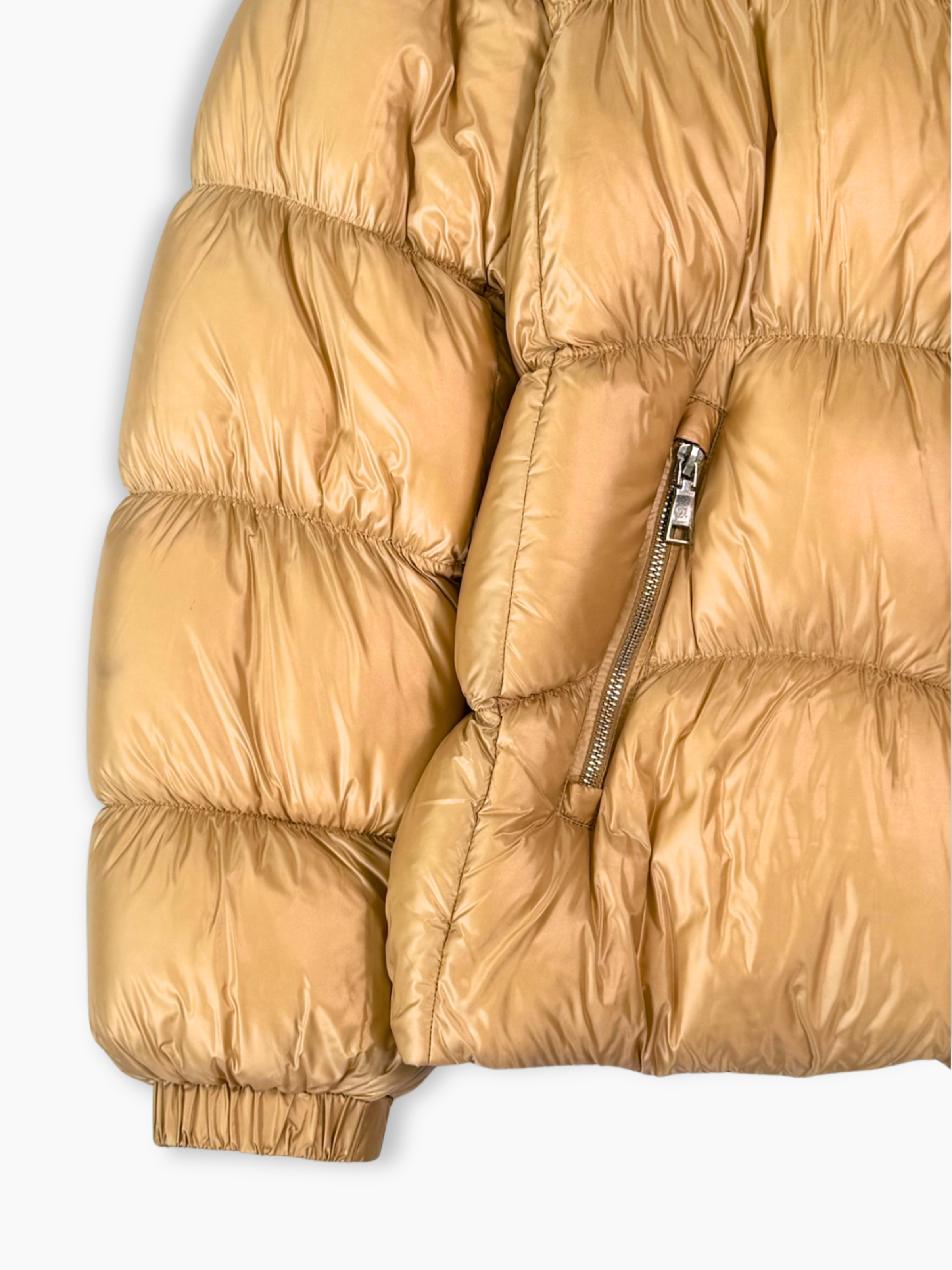 Piumino Beige Lucido Interno Bordeaux