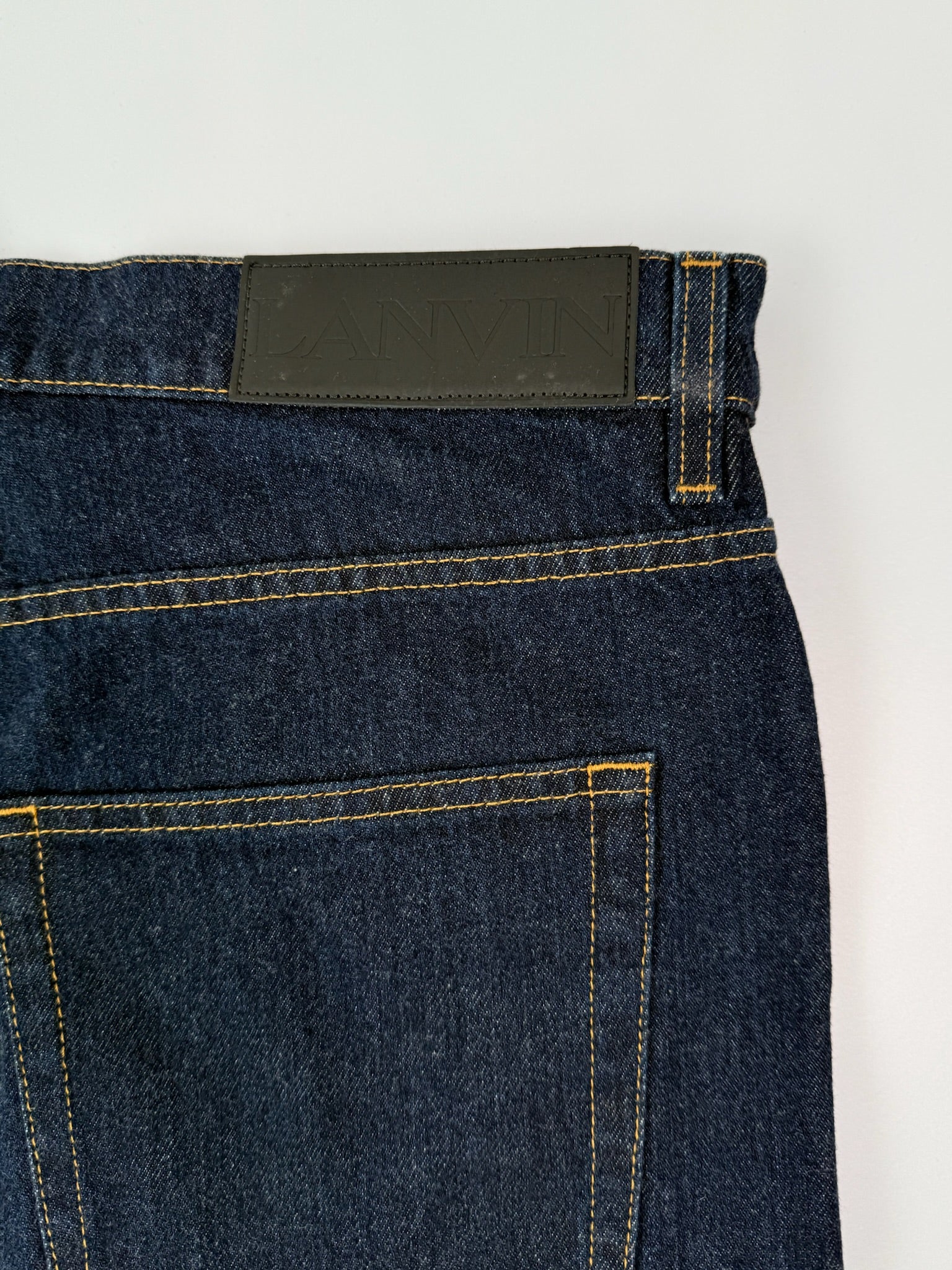 Pantaloni In Denim Blu Con Fondo Sfrangiato