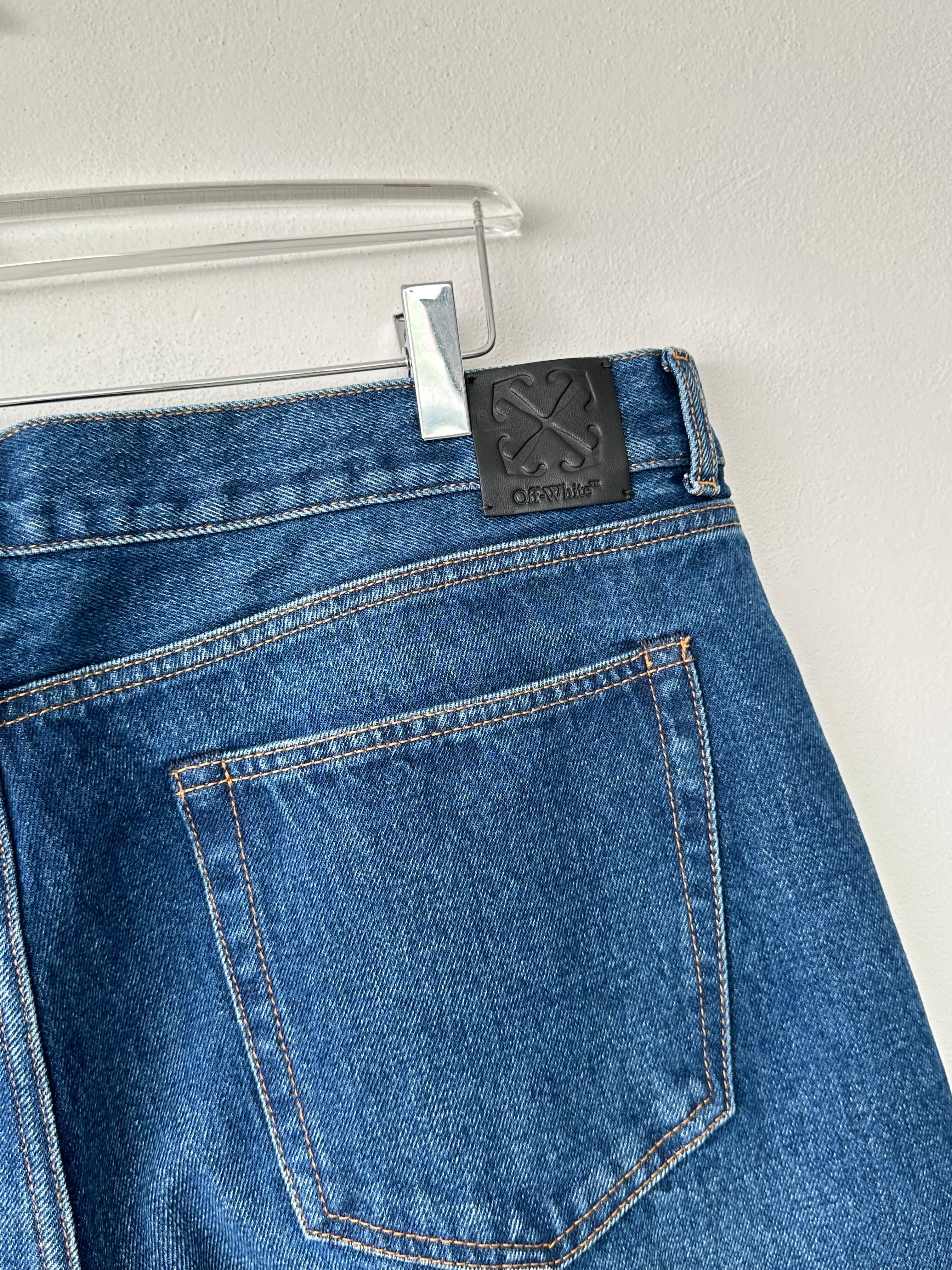 Jeans Zipper Detail