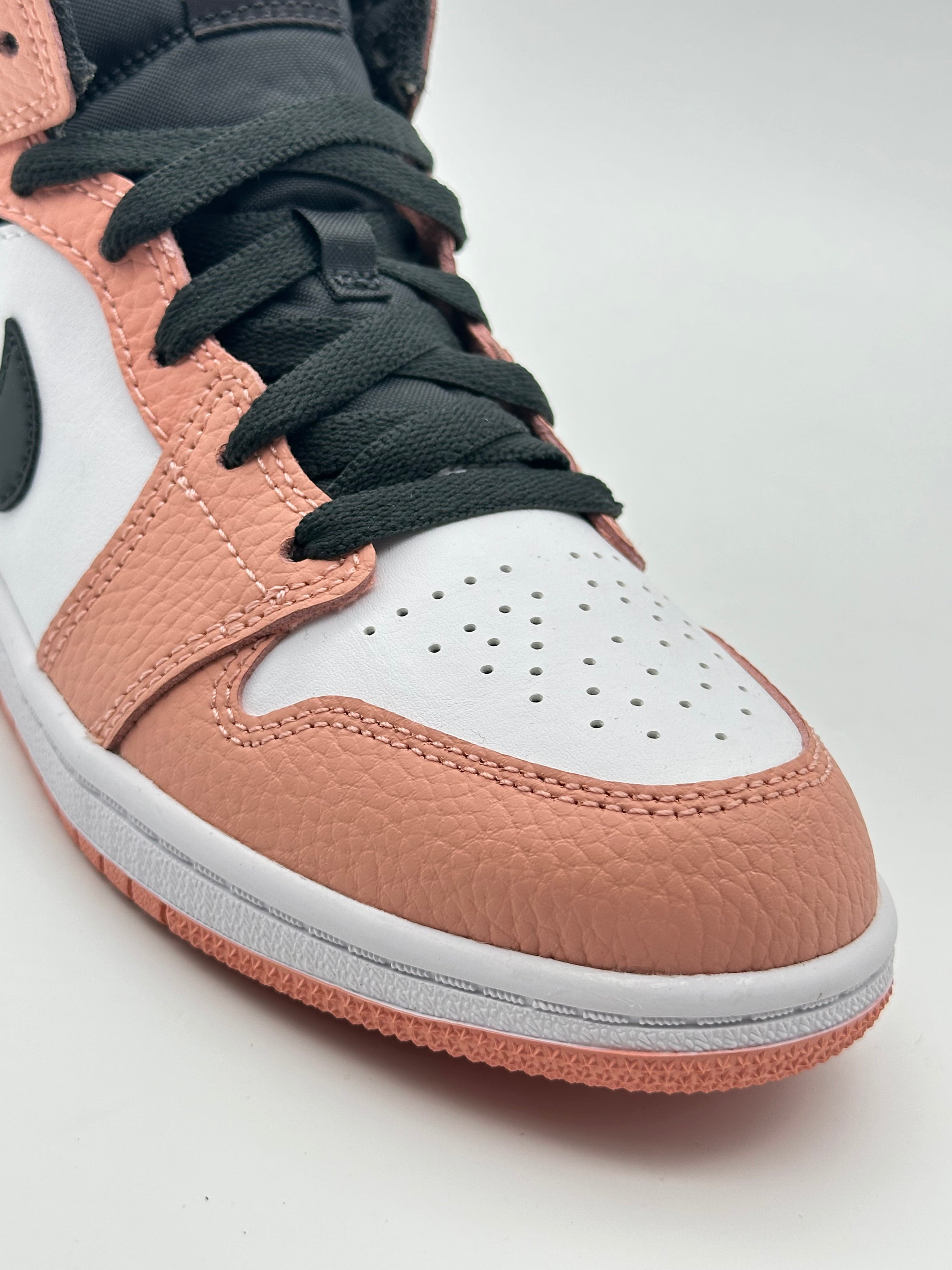 Jordan 1 Mid Pink Quartz