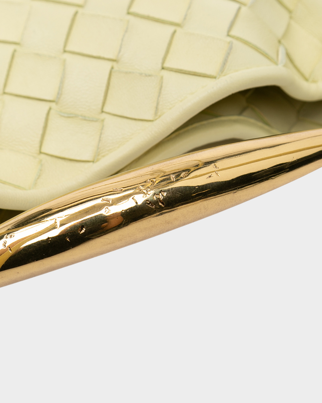 Borsa Sardine In Pelle Intrecciata Panna Con Manico Scultoreo Dorato