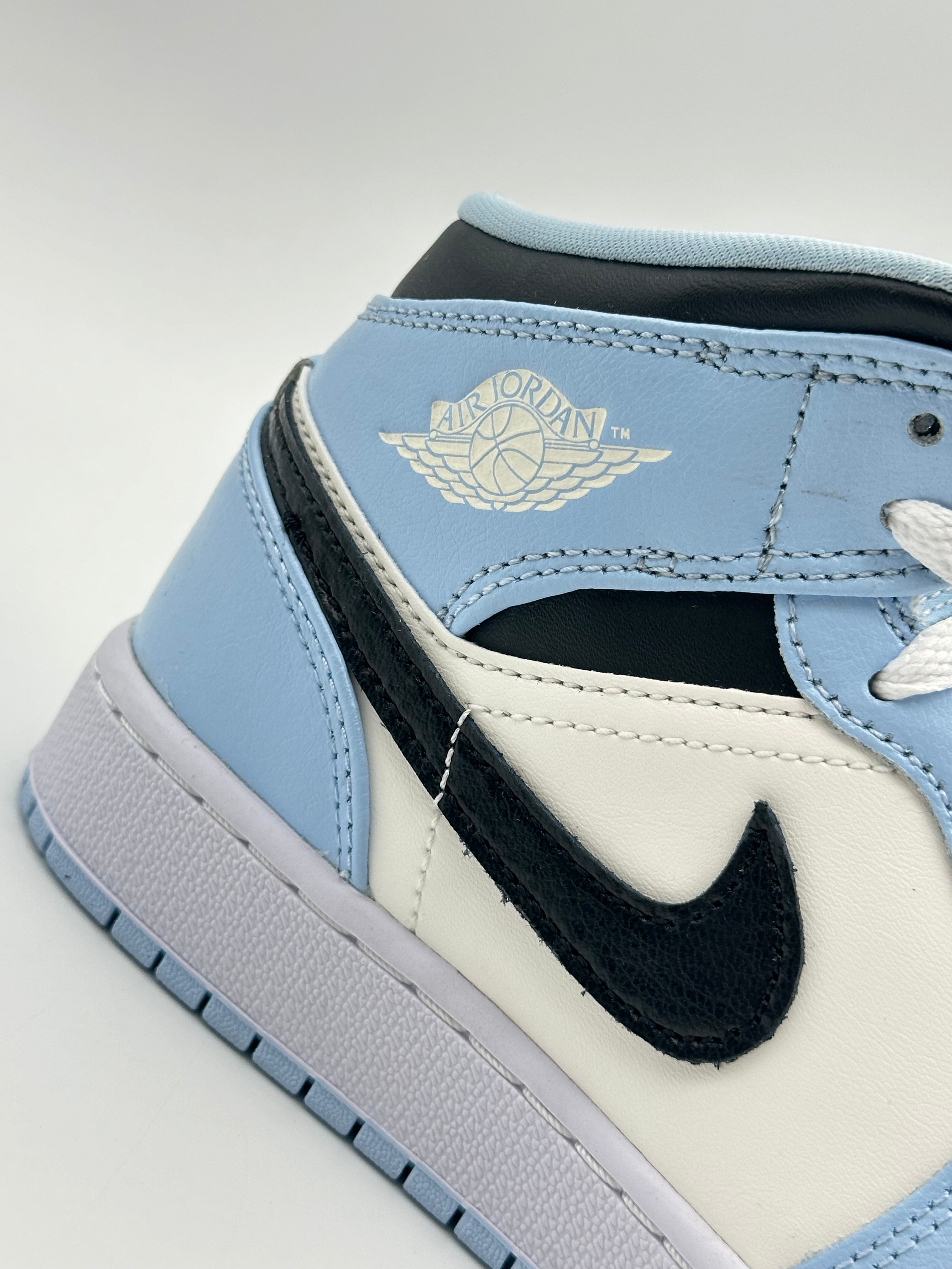 Jordan 1 Mid Ice Blue