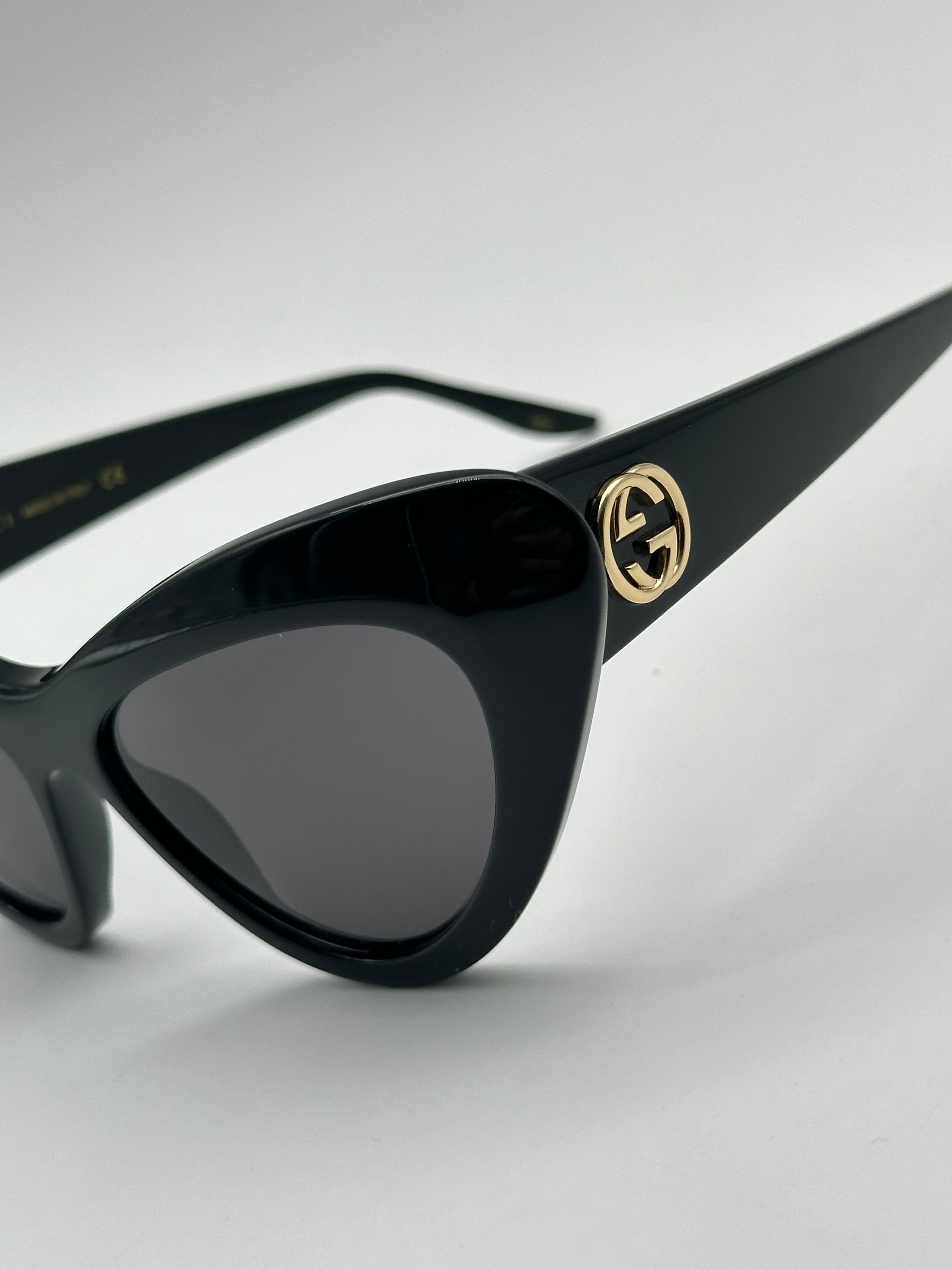 Curved Cat Eye Sunglasses