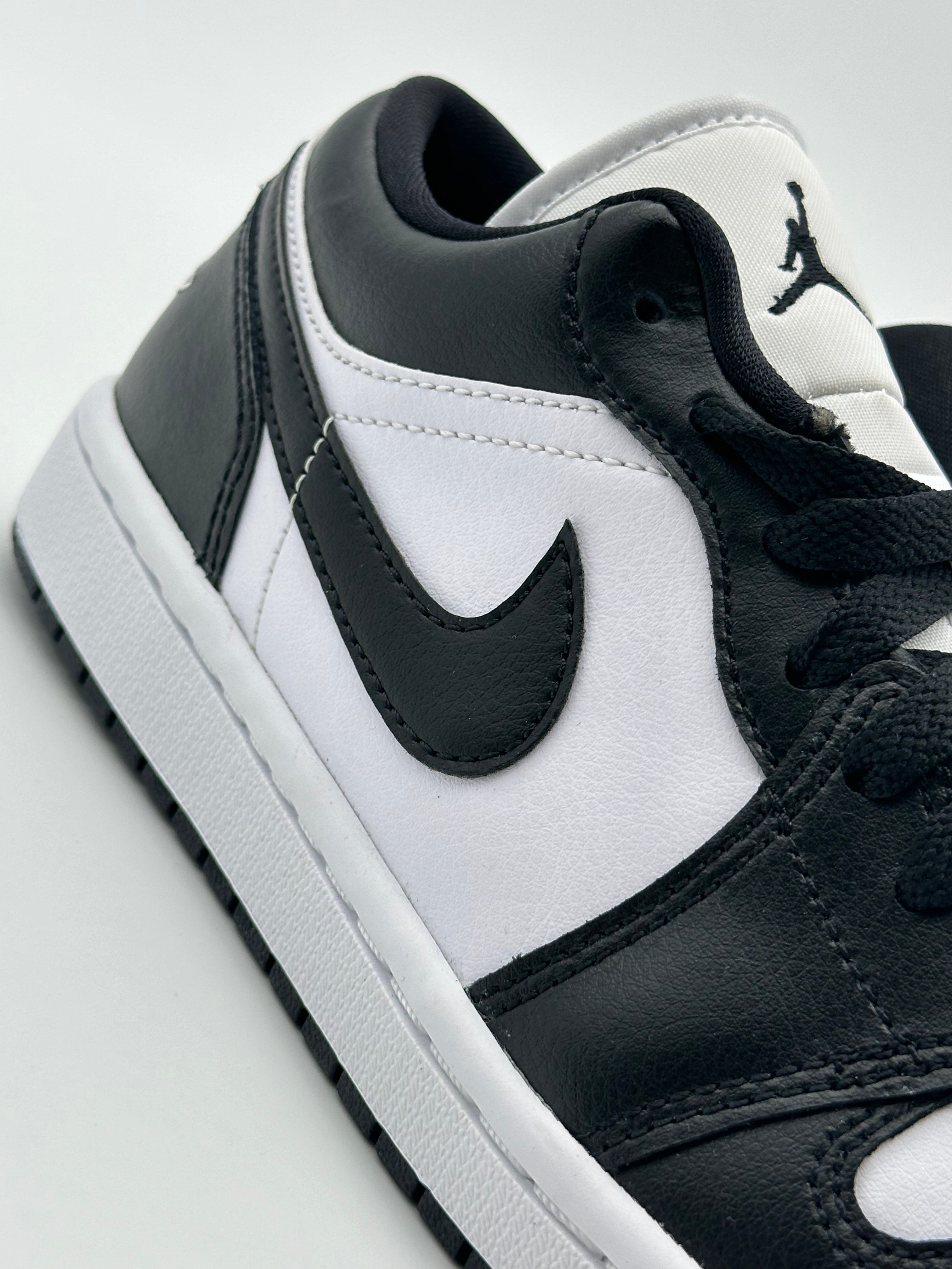 Air Jordan 1 Low Panda