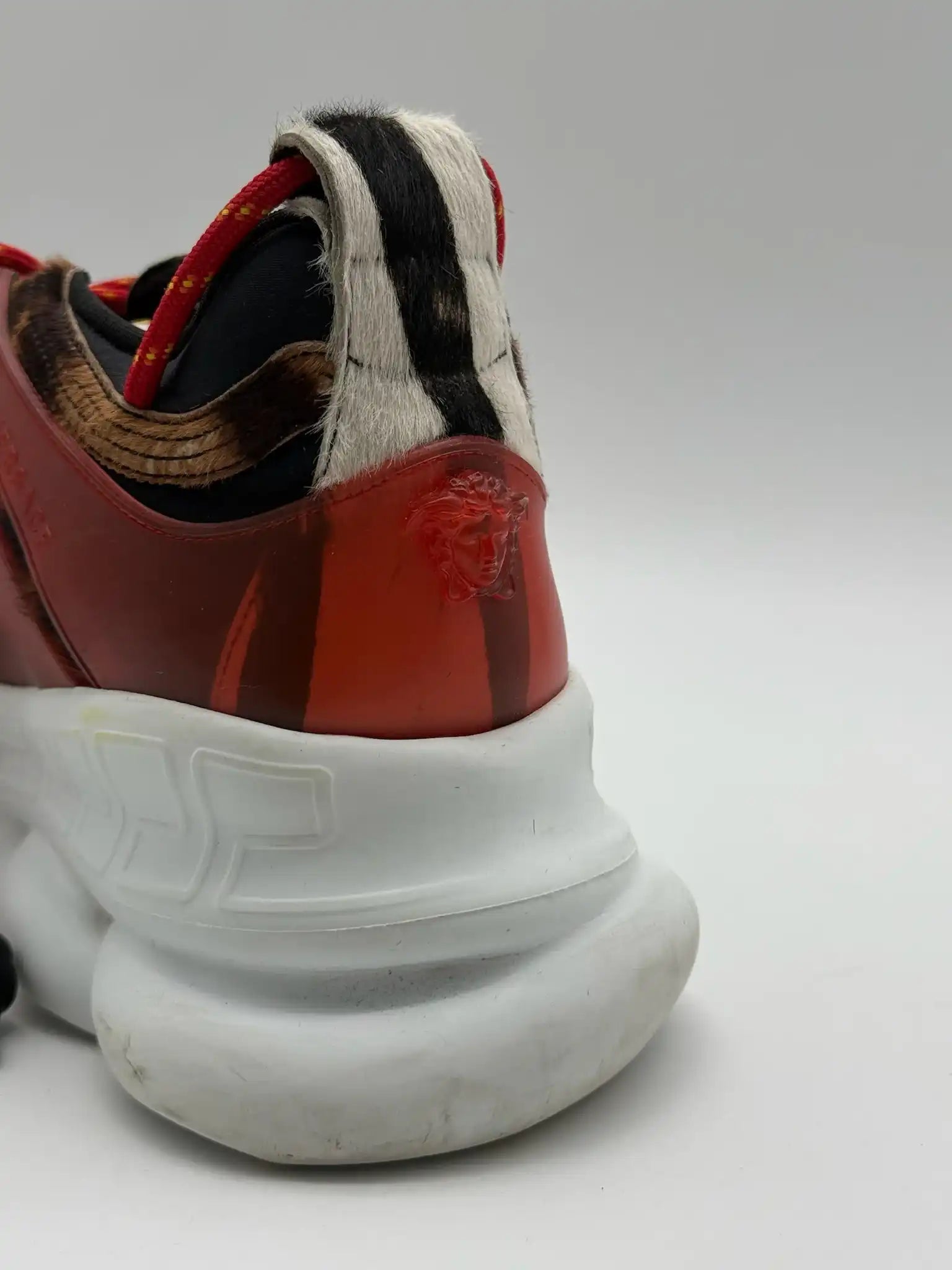 Sneakers Chain Reaction